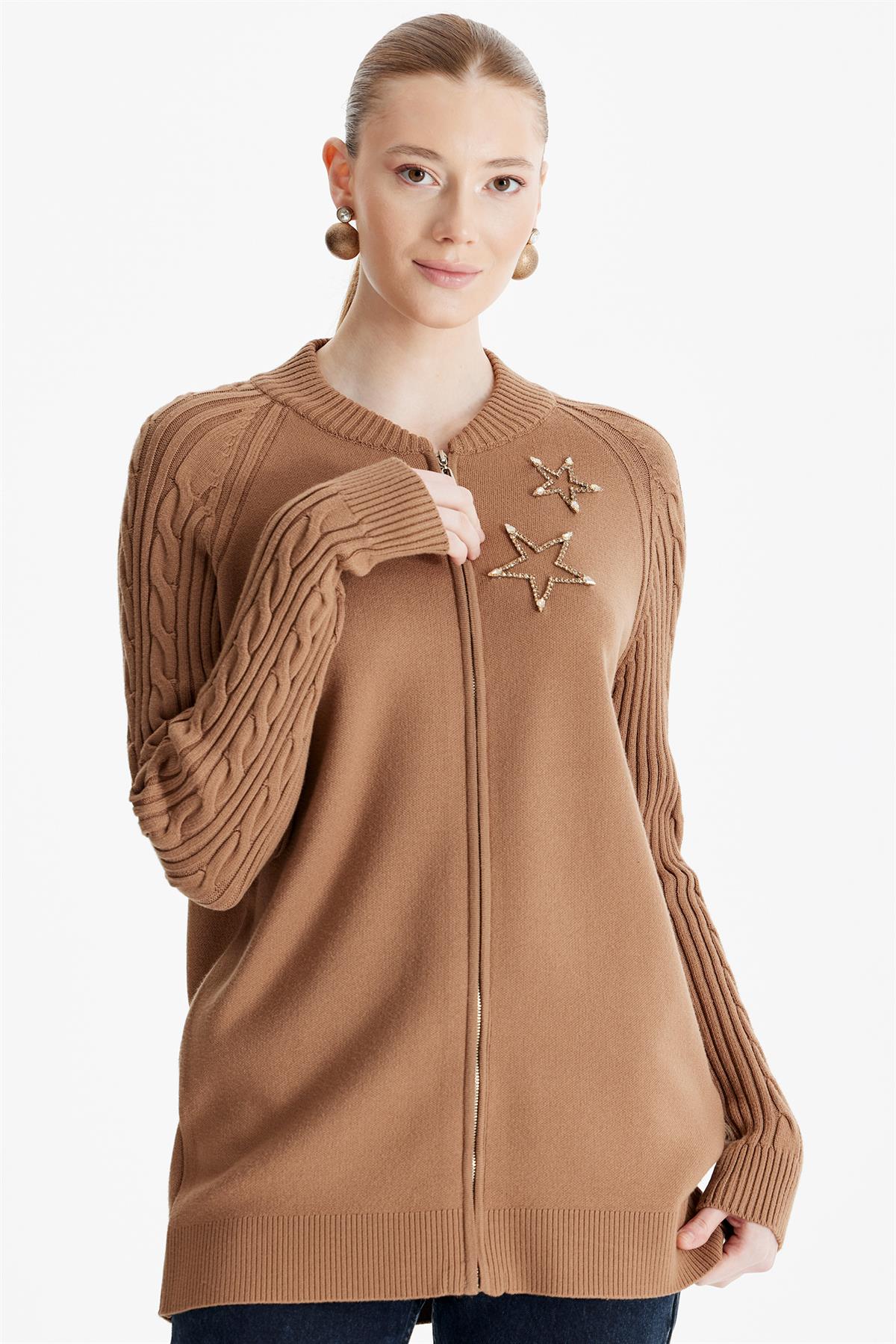 Fermuarlı Kolları Saç Örgülü Hırka CAMEL