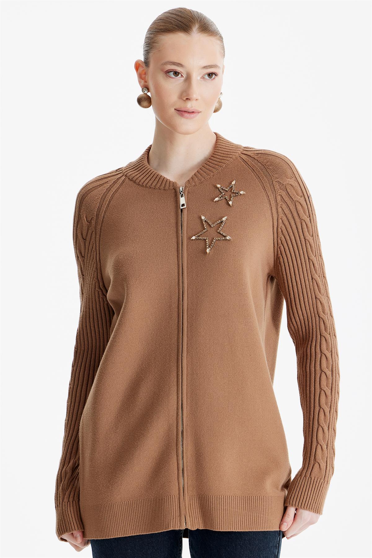 Fermuarlı Kolları Saç Örgülü Hırka CAMEL