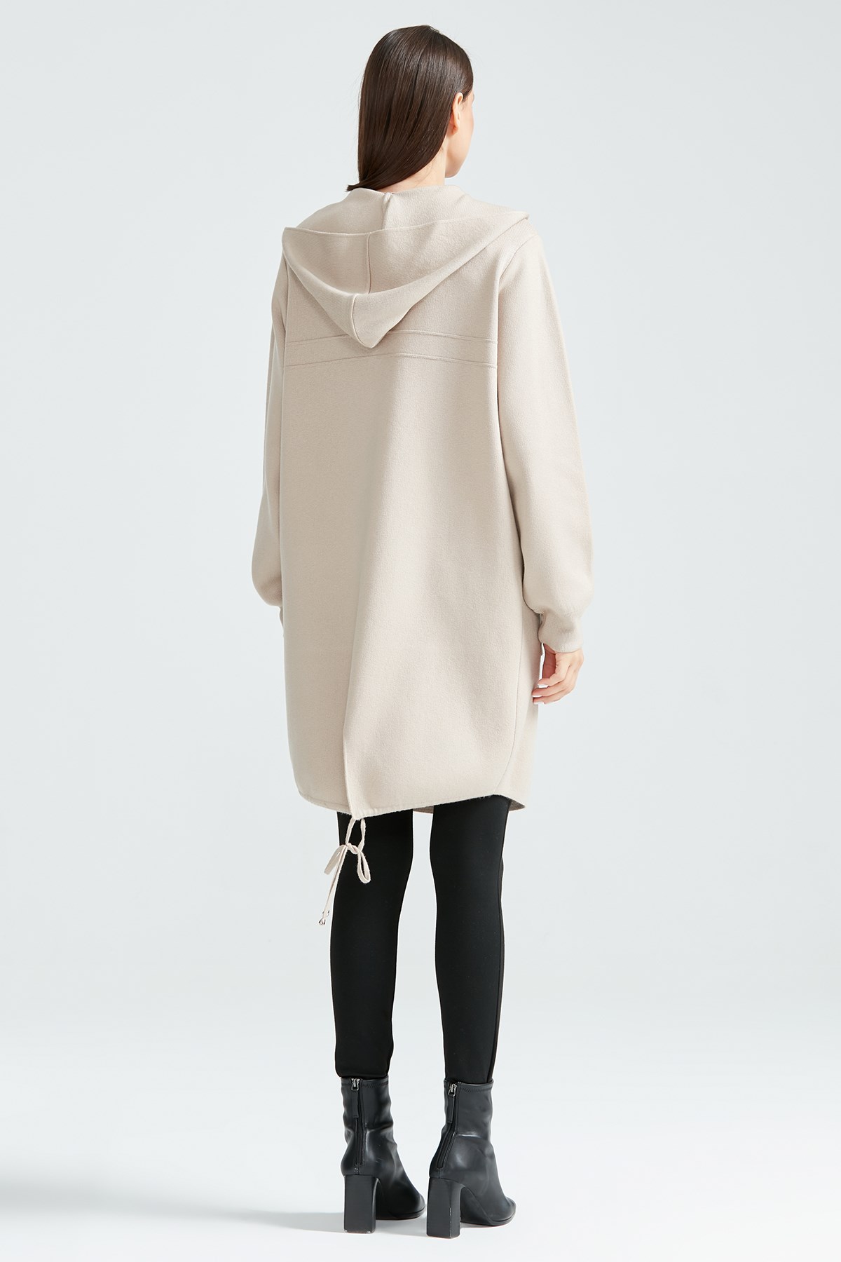 KAPŞONLU ÖNÜ DÜĞMELİ HIRKA BEJ
