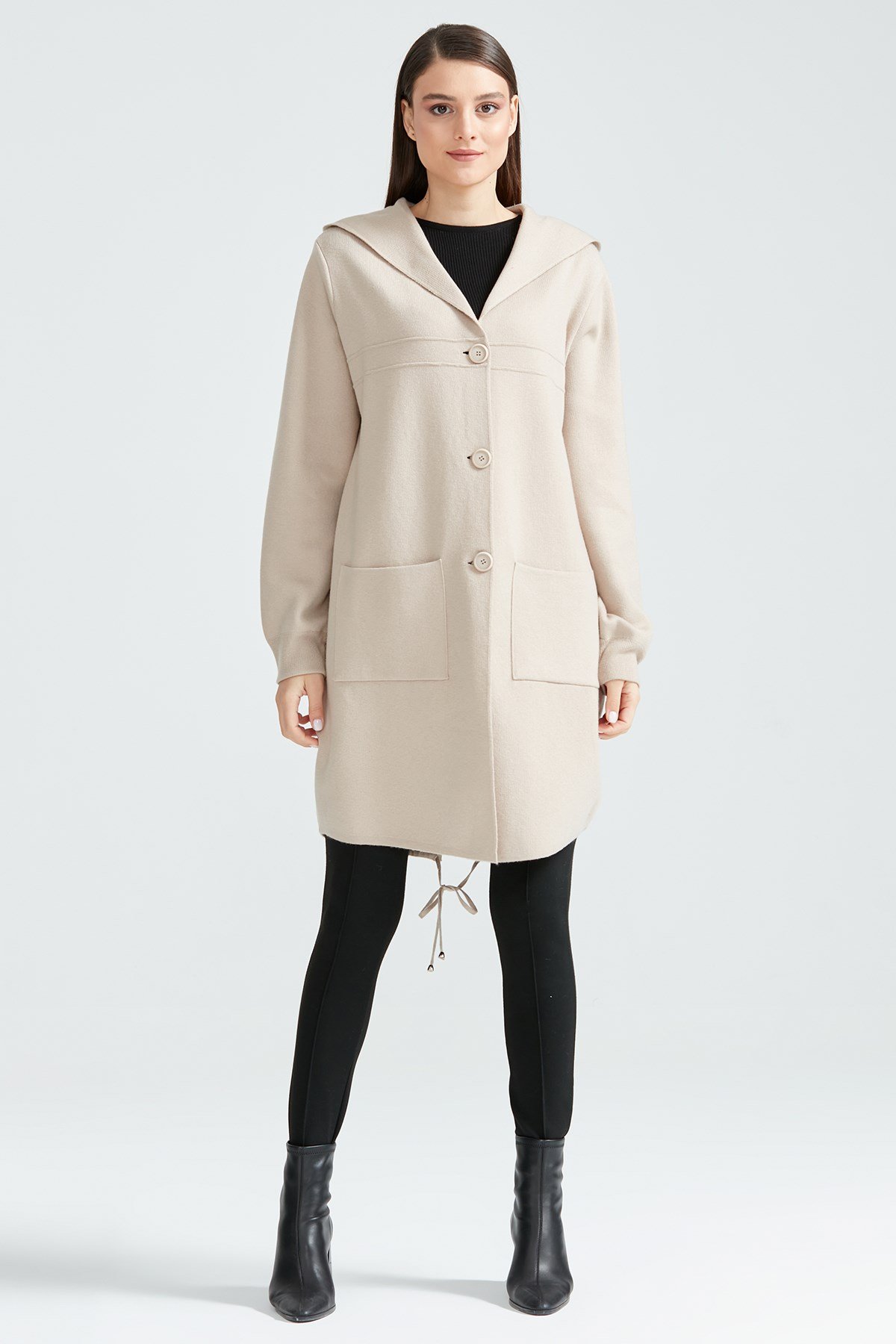 KAPŞONLU ÖNÜ DÜĞMELİ HIRKA BEJ