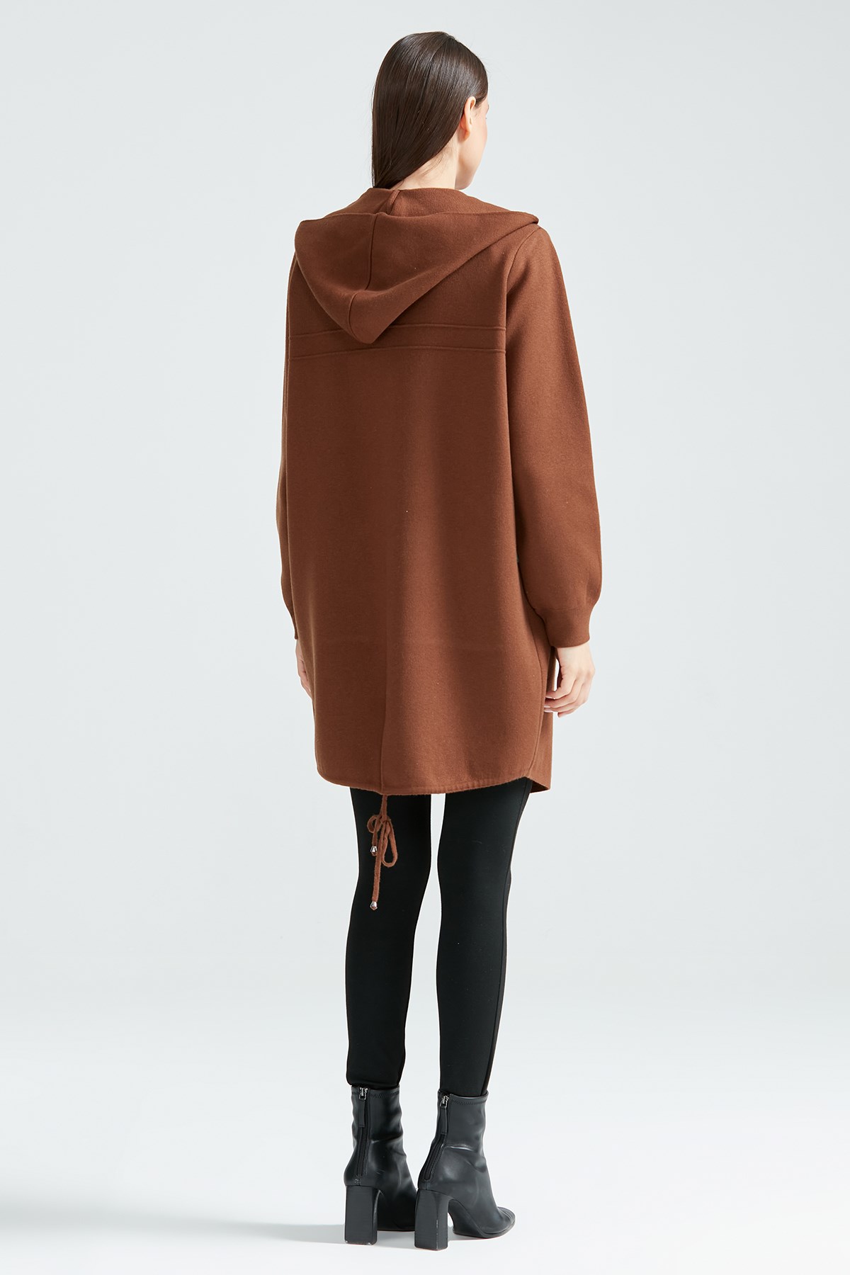 KAPŞONLU ÖNÜ DÜĞMELİ HIRKA KAHVE