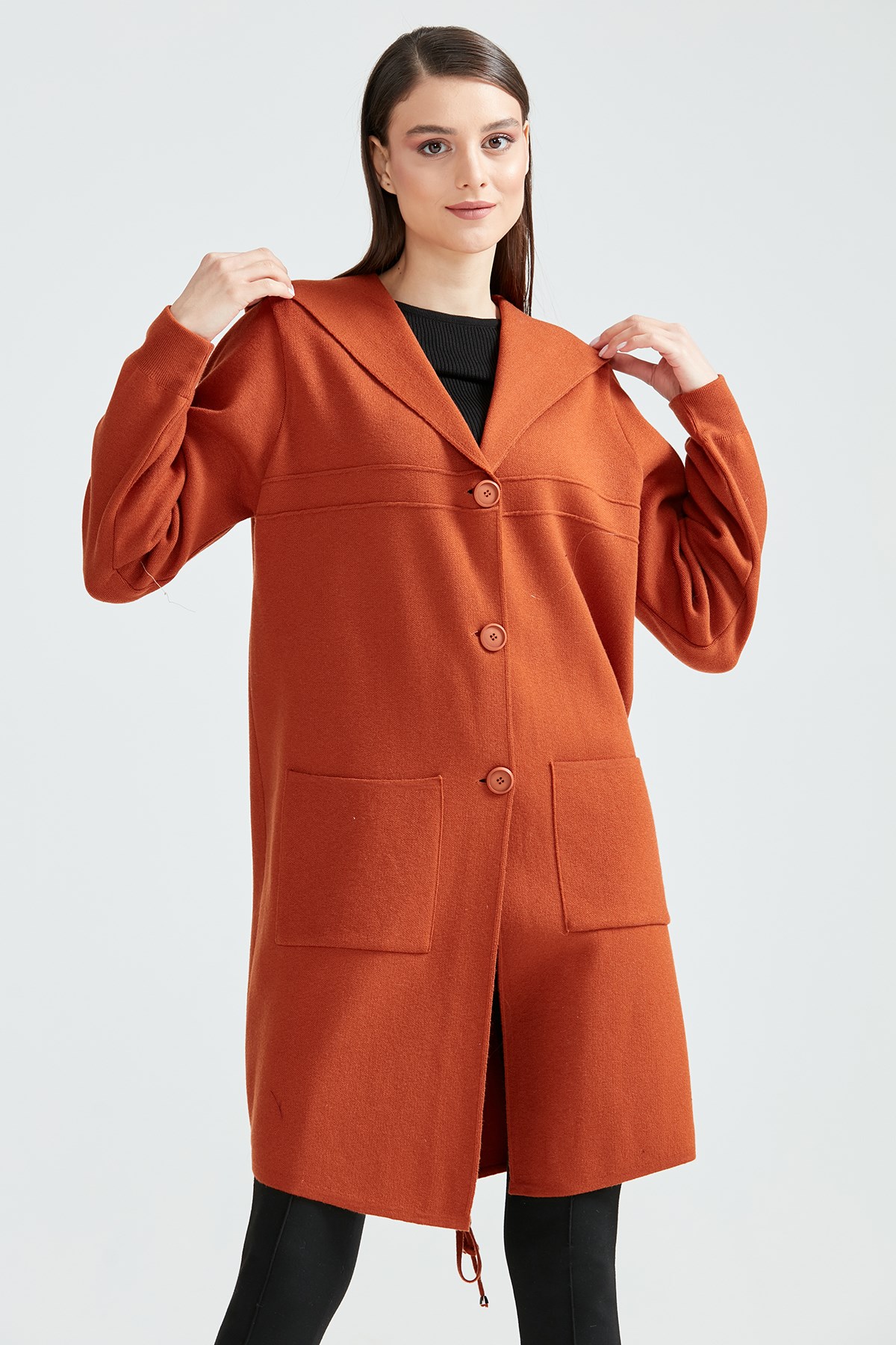 KAPŞONLU ÖNÜ DÜĞMELİ HIRKA KİREMİT