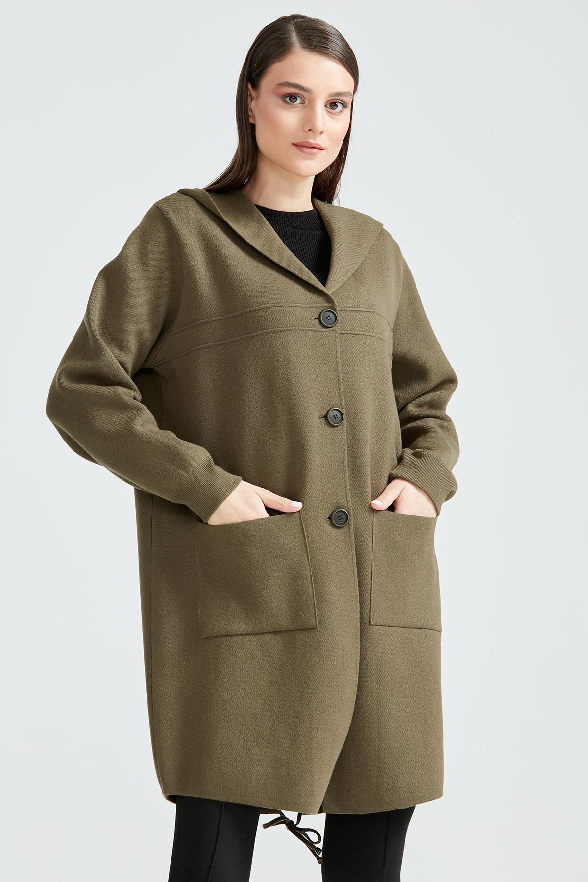 KAPŞONLU ÖNÜ DÜĞMELİ HIRKA HAKİ