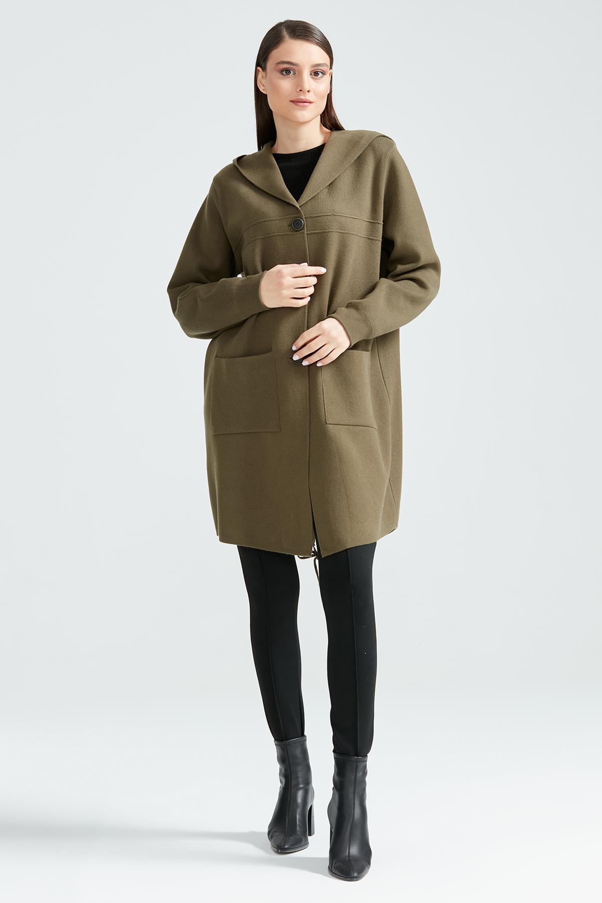 KAPŞONLU ÖNÜ DÜĞMELİ HIRKA HAKİ