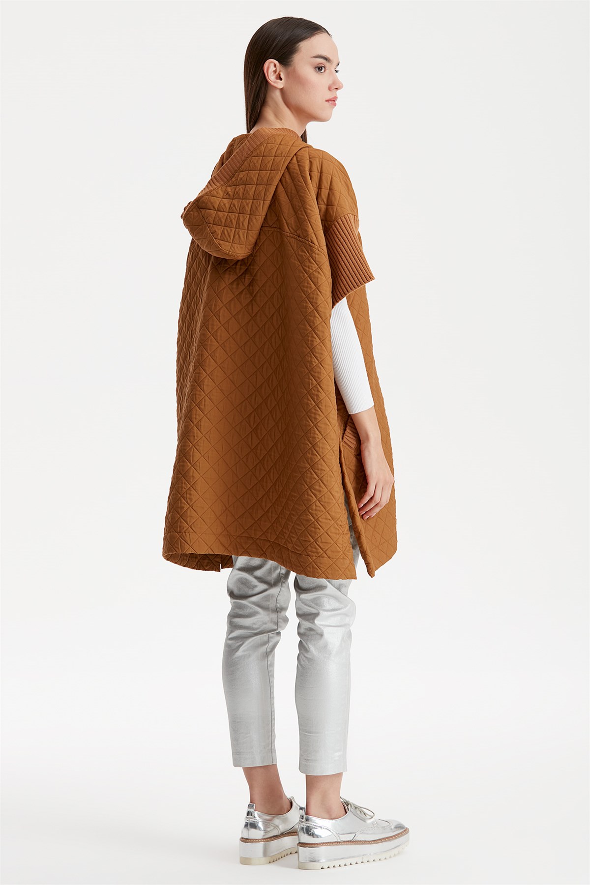 Kapüşonlu Kapitone Triko Desenli Panço TÜTÜN