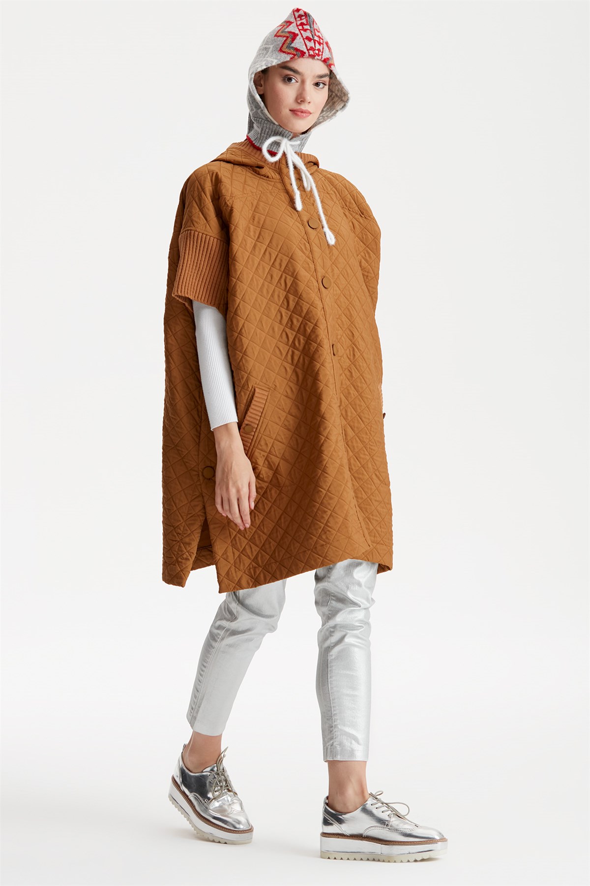 Kapüşonlu Kapitone Triko Desenli Panço TÜTÜN