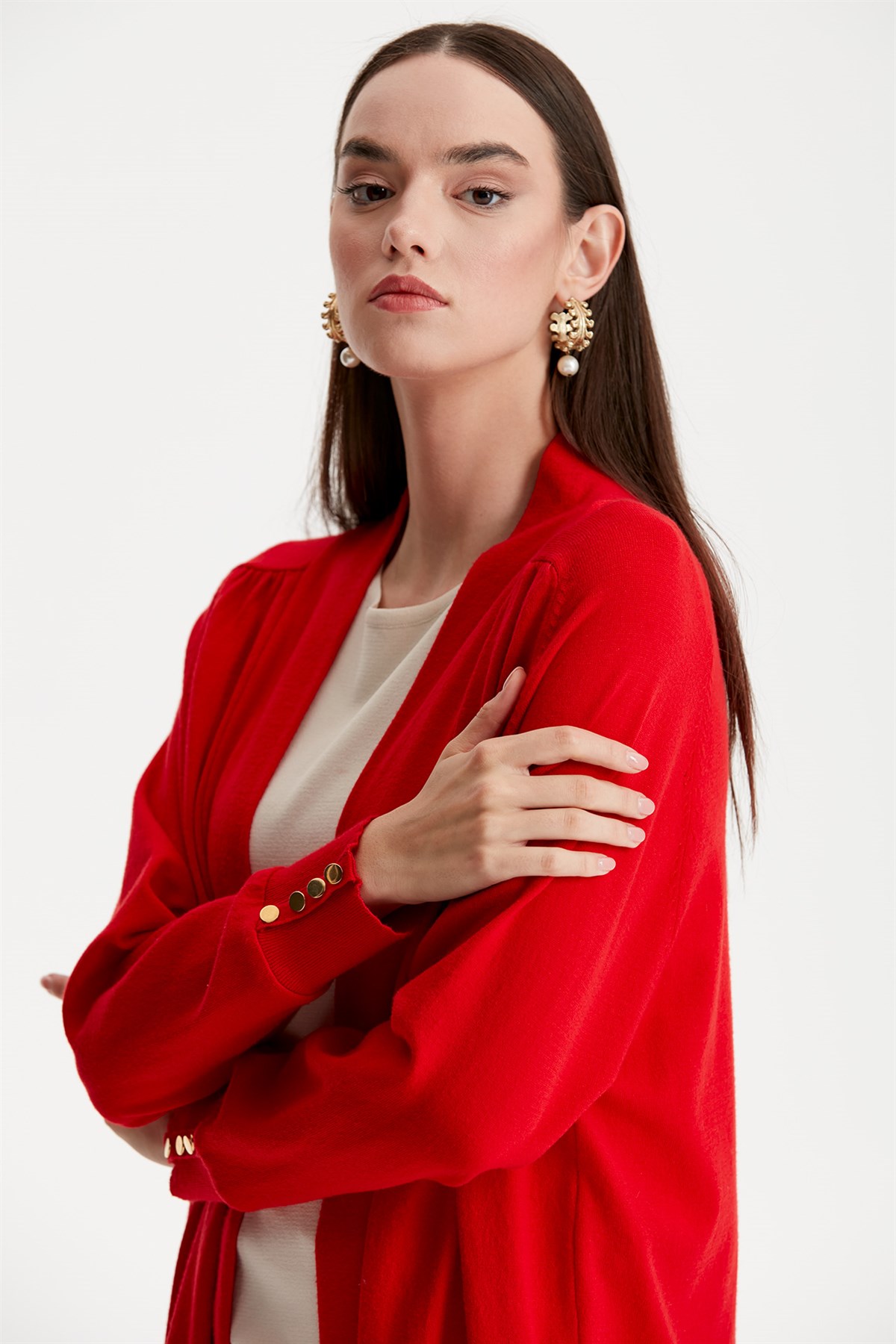 OMUZLARI BÜZGÜ DETAYLI TRİKO HIRKA KIRMIZI