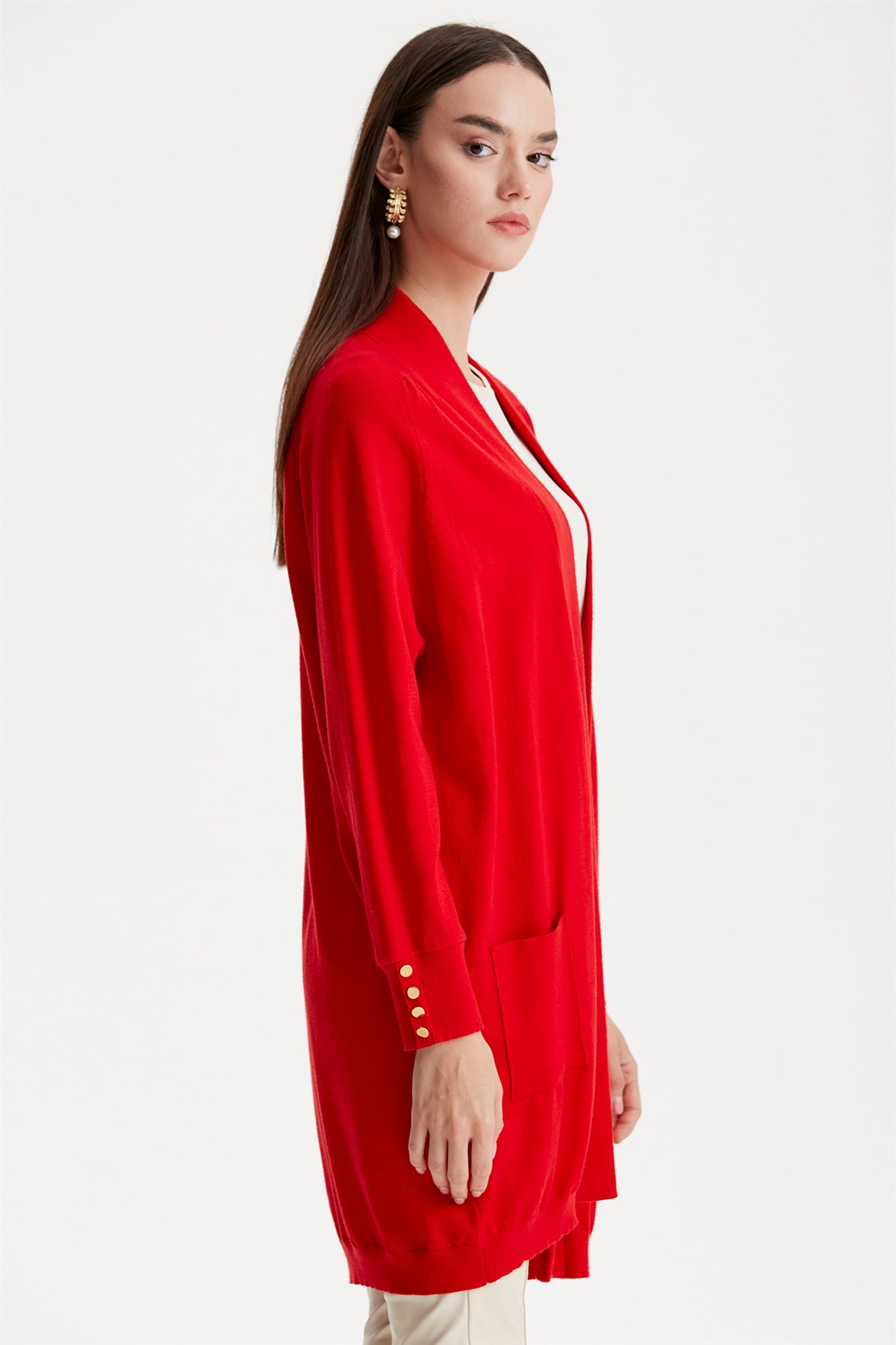 OMUZLARI BÜZGÜ DETAYLI TRİKO HIRKA KIRMIZI