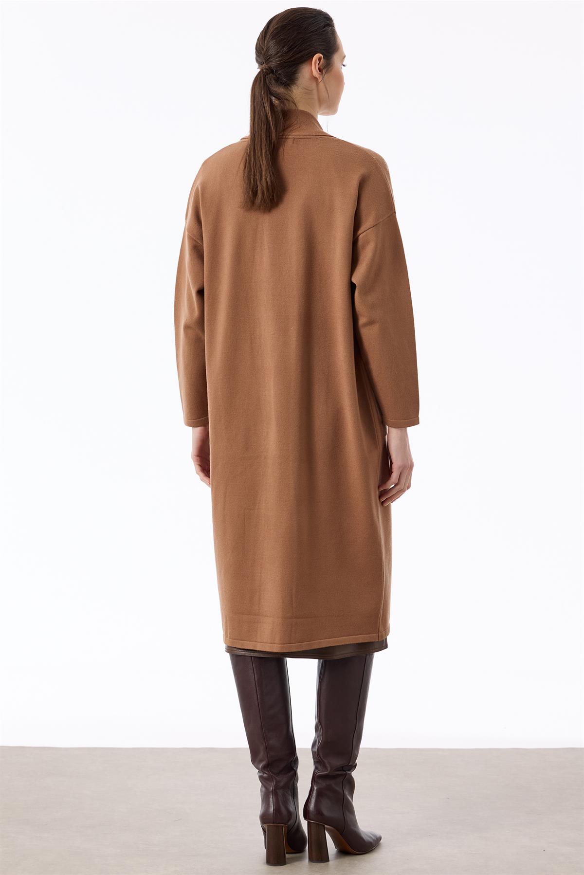 Omuzları Taşlı Şal Yakalı Triko Hırka CAMEL