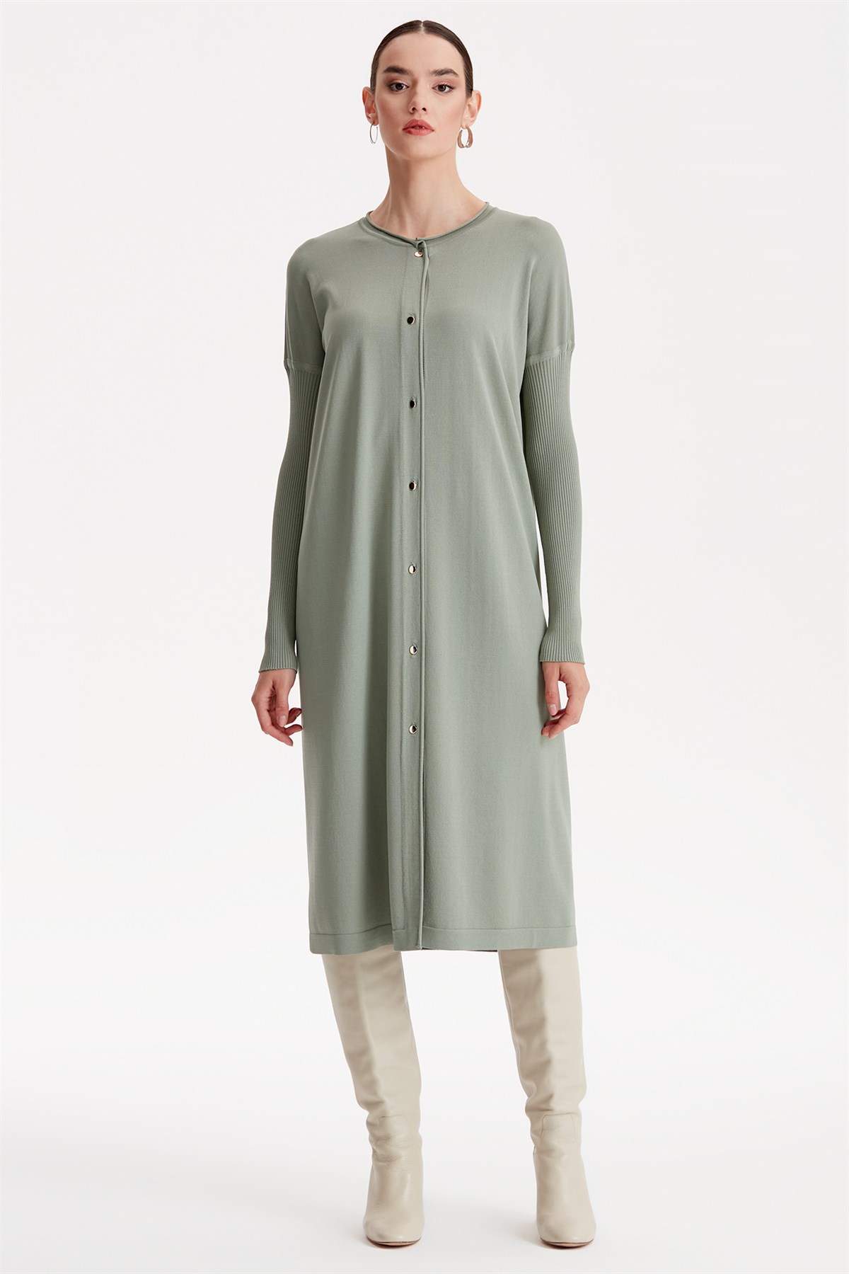 ÖNDEN DÜĞMELİ RAYON HIRKA ÇAĞLA