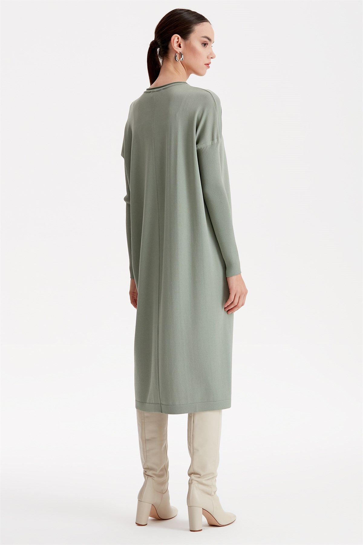 ÖNDEN DÜĞMELİ RAYON HIRKA ÇAĞLA