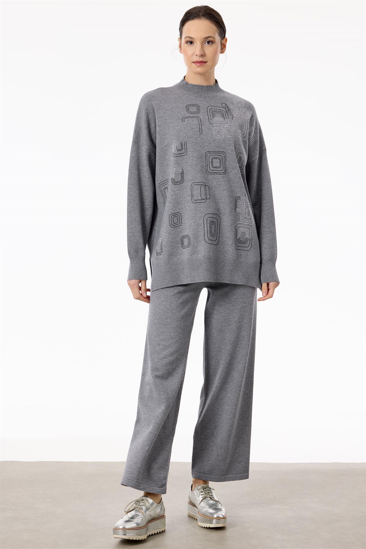 Önü Geometrik Payetli Pantolonlu Triko Takım GRİ