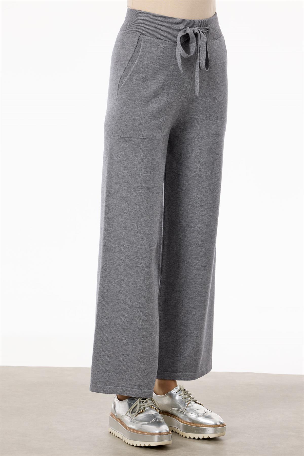 Önü Geometrik Payetli Pantolonlu Triko Takım GRİ