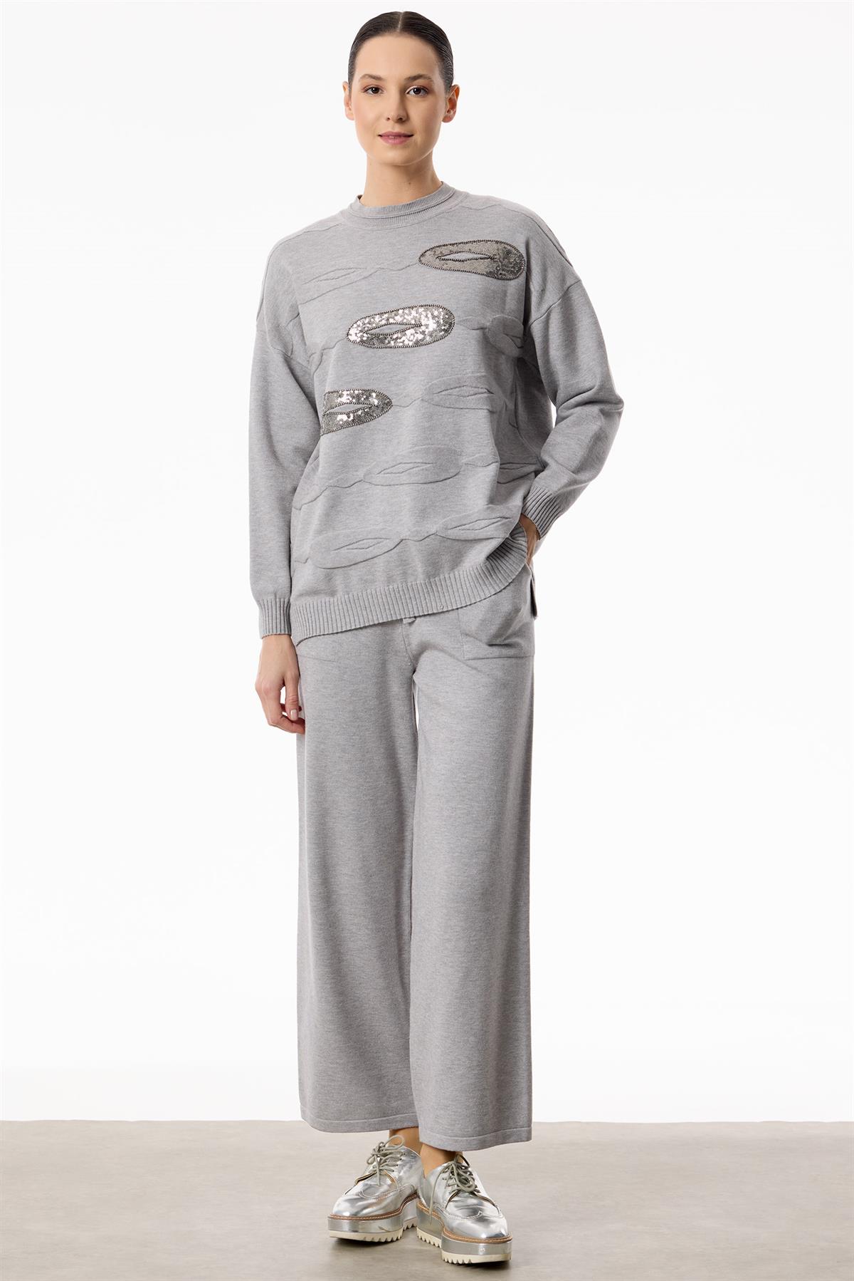 Önü Payet Detaylı Pantolonlu Triko Takım GRİ