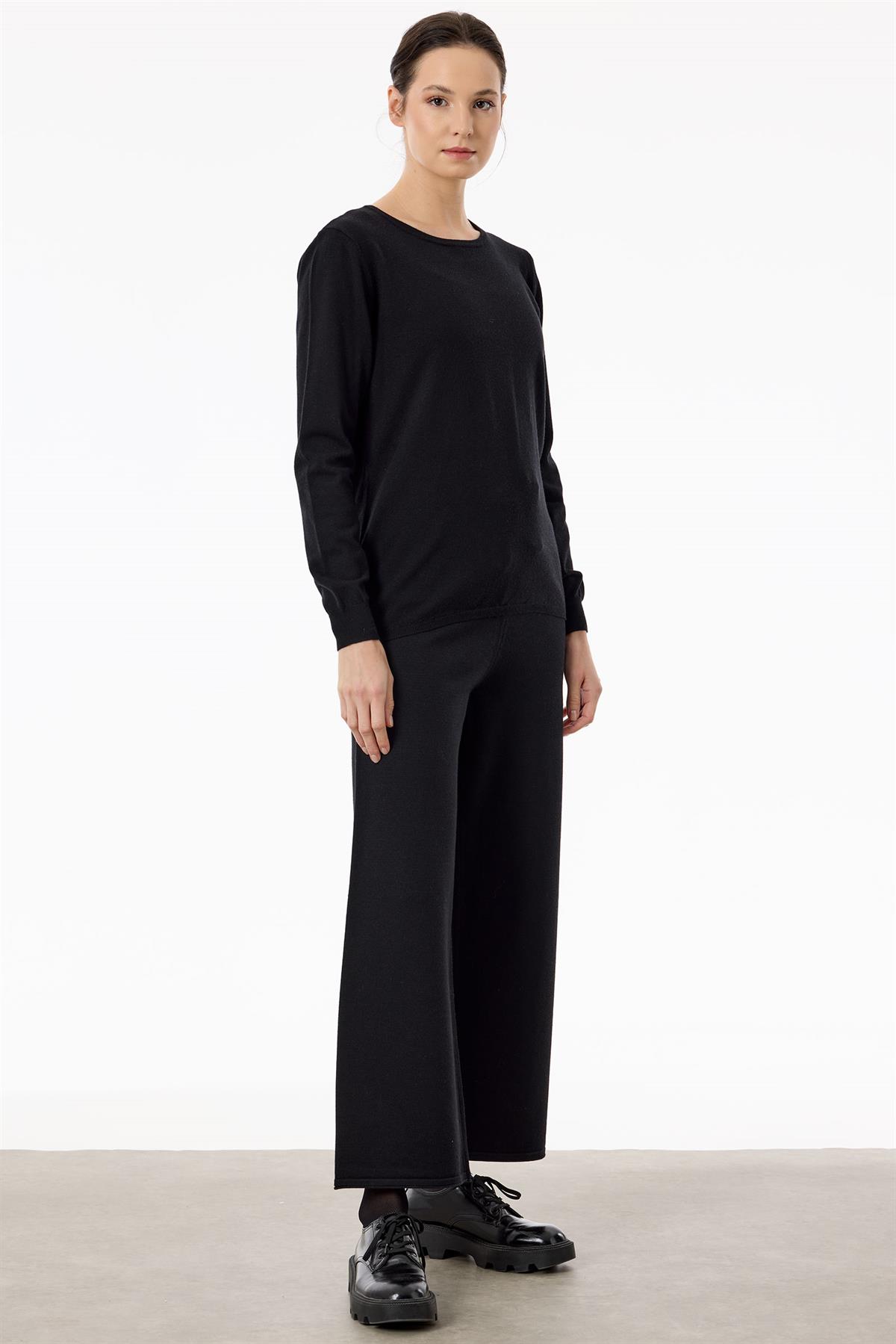 Önü Taş Şeritli 3lü Triko Takım SİYAH