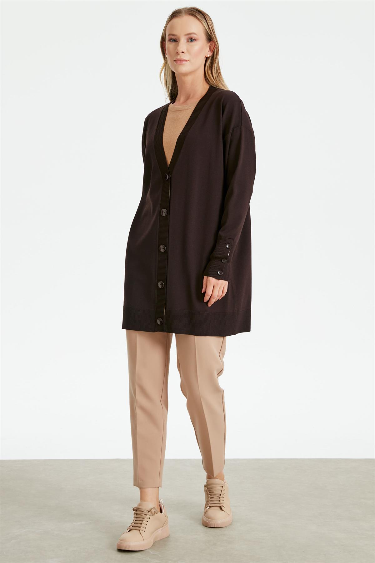 PATI VE KOLU ÇİZGİ DETAYLI RAYON HIRKA KAHVE