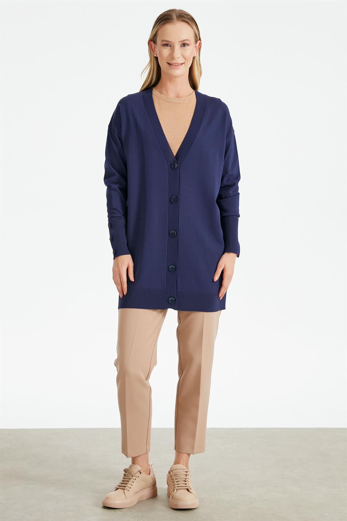 PATI VE KOLU ÇİZGİ DETAYLI RAYON HIRKA LACİVERT