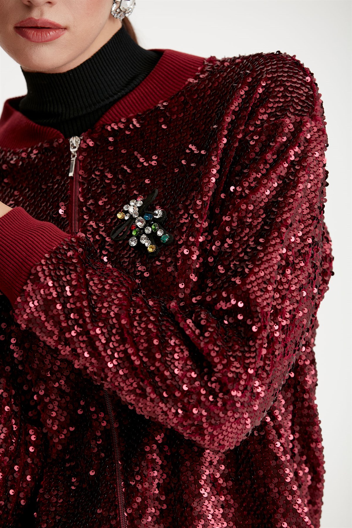 RİBANA DETAYLI PULLU BOMBER CEKET BORDO