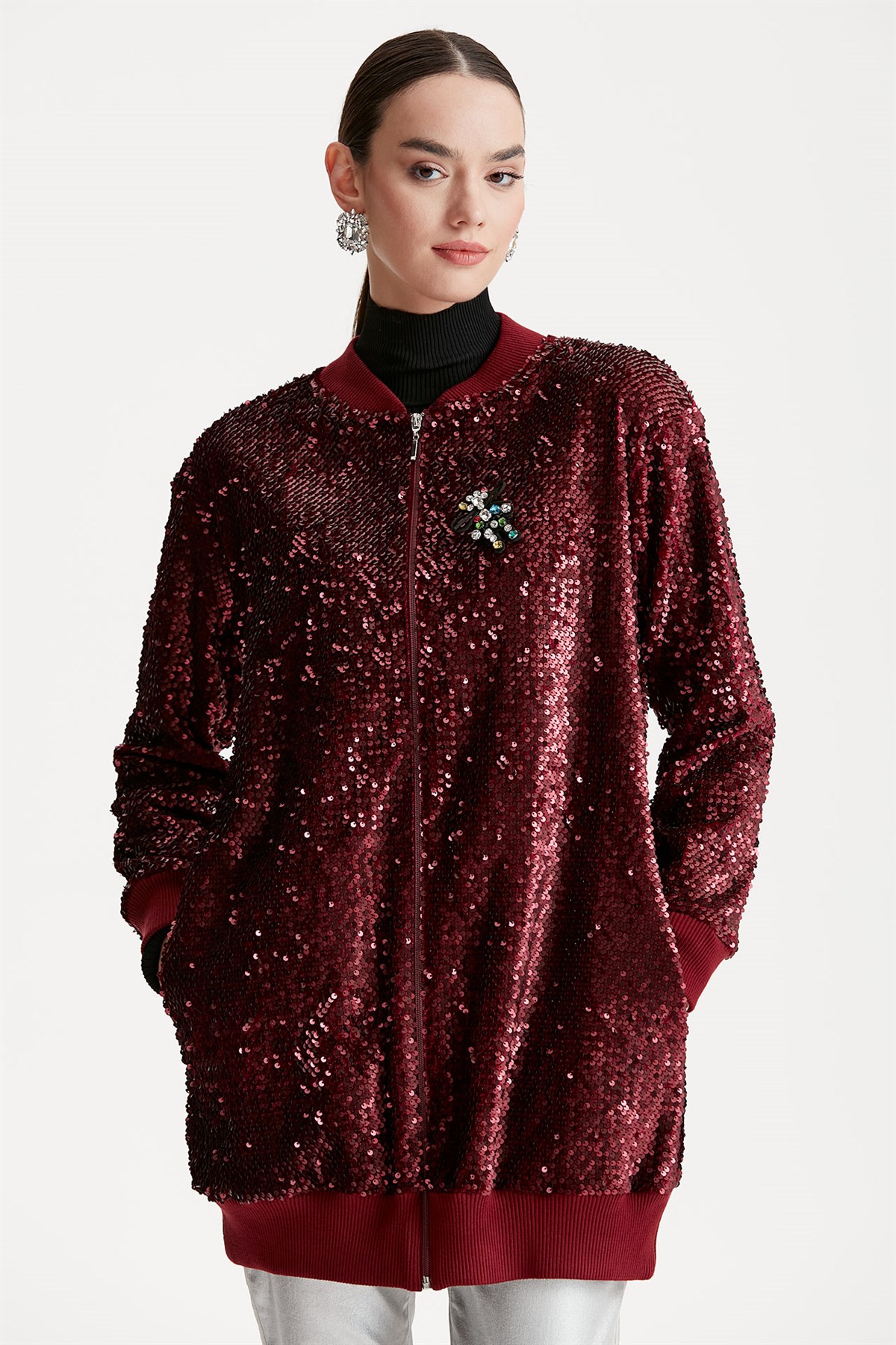 RİBANA DETAYLI PULLU BOMBER CEKET BORDO