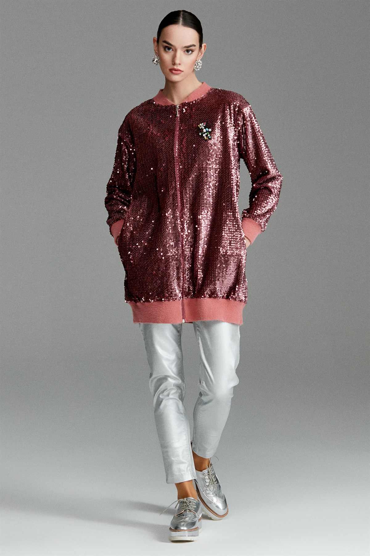 RİBANA DETAYLI PULLU BOMBER CEKET PUDRA