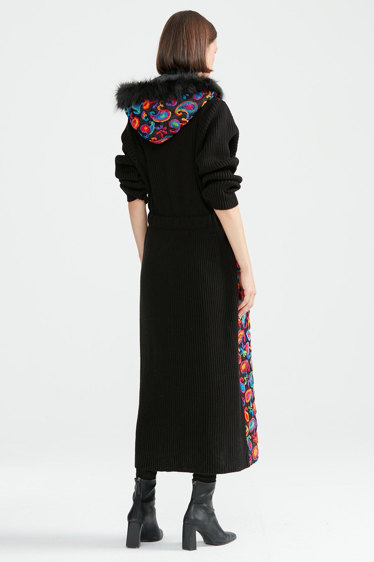 ŞAL DESENLİ KAPİTONELİ TRİKO KABAN SİYAH