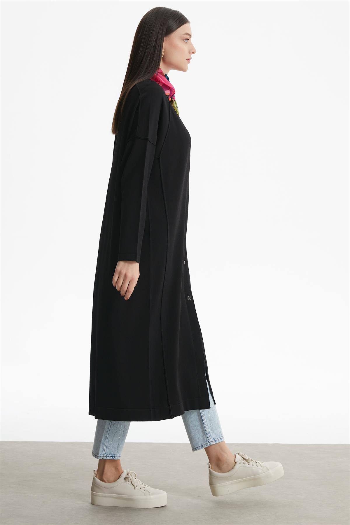 TERS  DİKİŞ DETAYLI RAYON HIRKA SİYAH