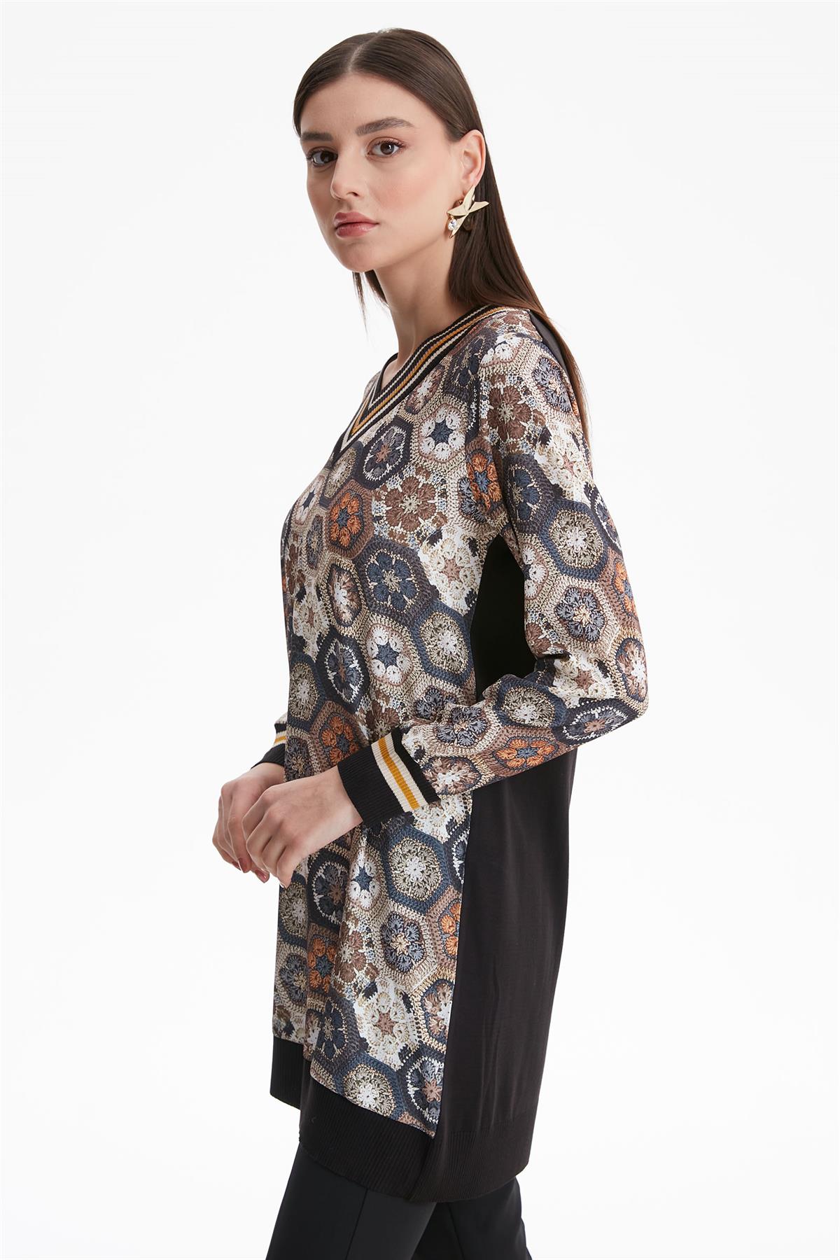 V YAKALI ONU KUMAŞ DETAYLI TUNİK SİYAH