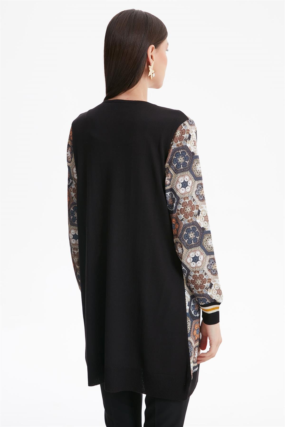 V YAKALI ONU KUMAŞ DETAYLI TUNİK SİYAH