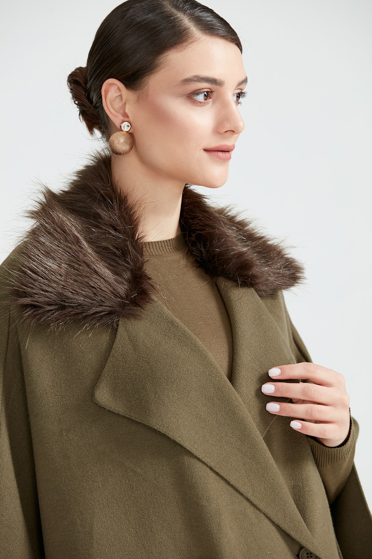 Yakası Kürklü Dört Düğmeli Panço HAKİ