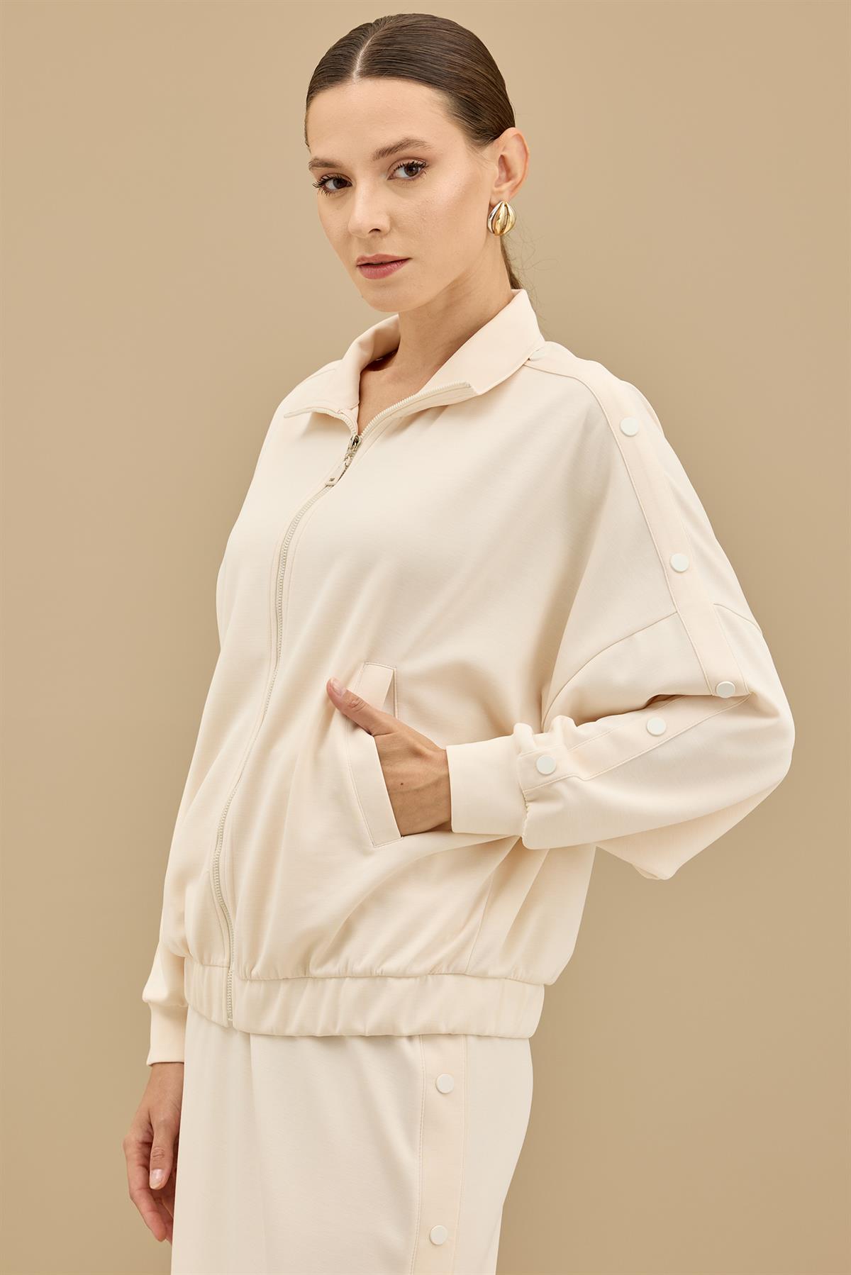 Yanları Çıtçıt Detaylı Önden Fermuarlı Etekli Takım BEJ