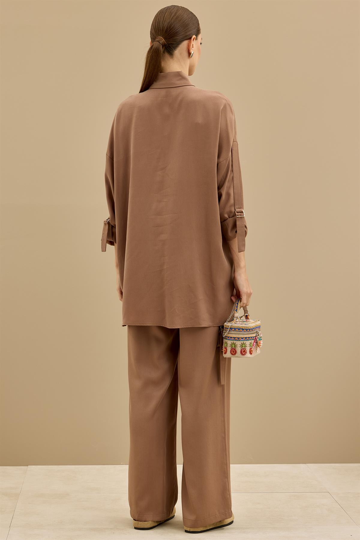 Yarım Patlı Apoletli Pantolon Tunik Takım MOCHA