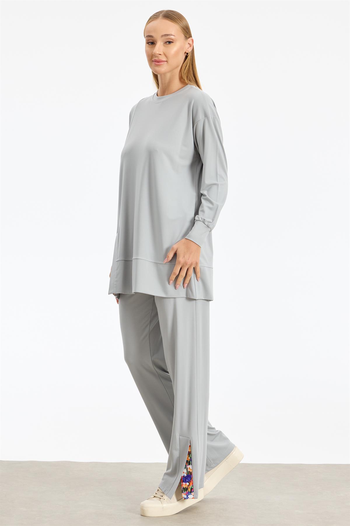 Yırtmacı Çiçek Kombinli Örme Takım GRİ