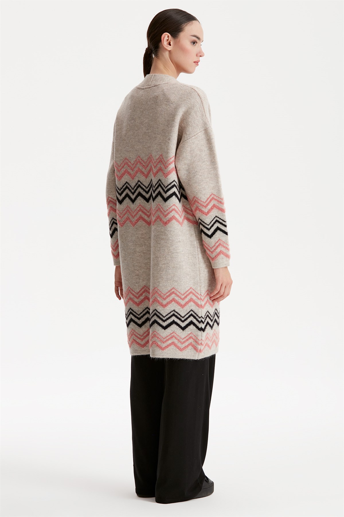 ZİKZAK ÇİZGİ DETAYLI TRİKO HIRKA BEJ