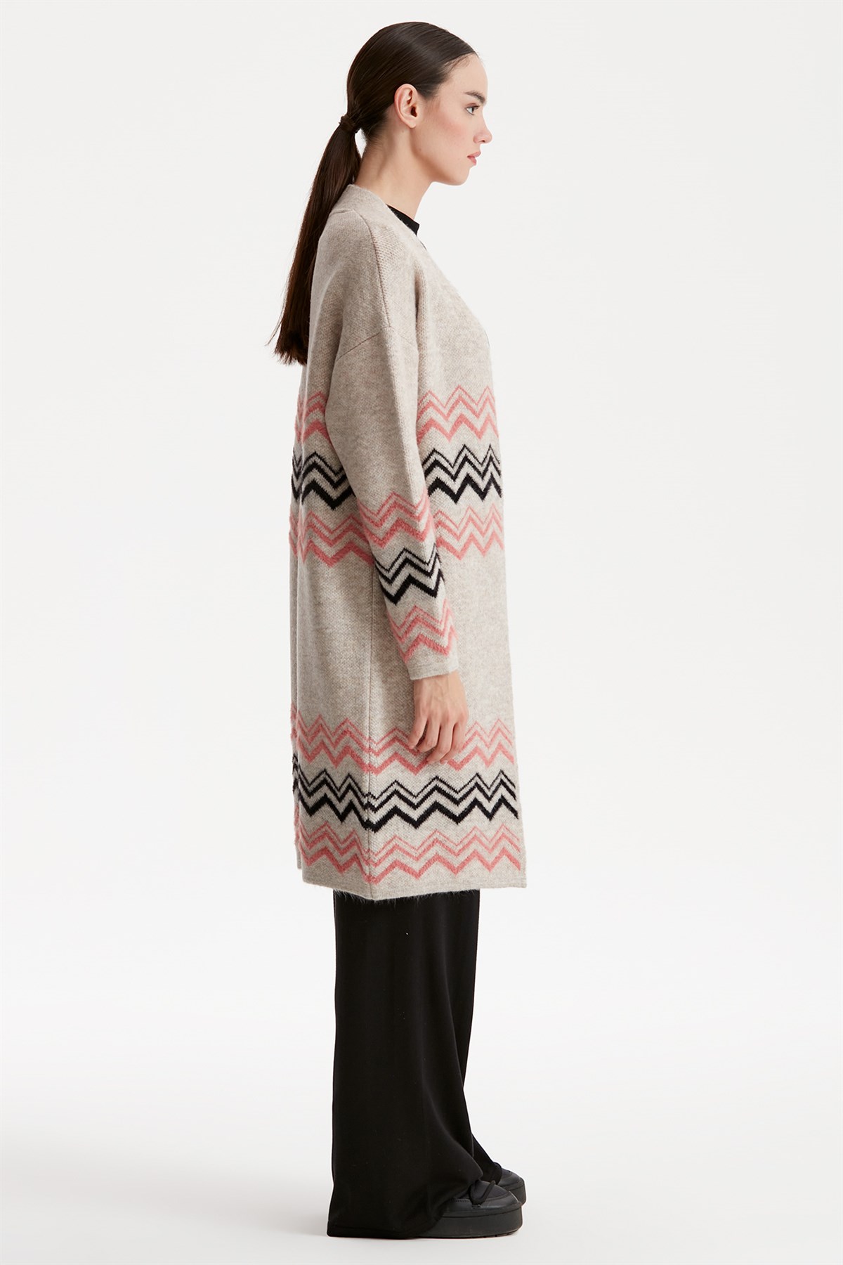 ZİKZAK ÇİZGİ DETAYLI TRİKO HIRKA BEJ