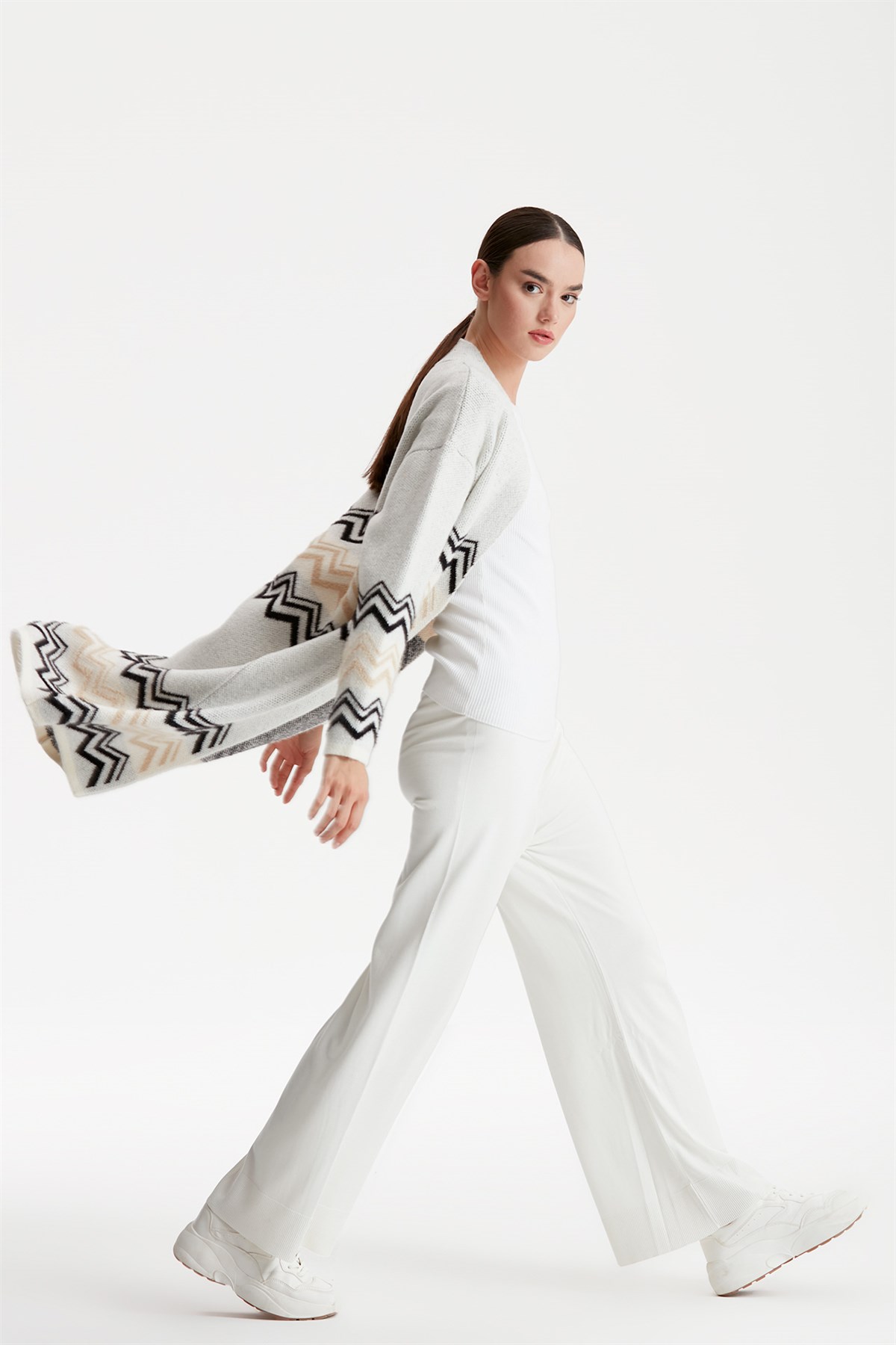 ZİKZAK ÇİZGİ DETAYLI TRİKO HIRKA EKRU