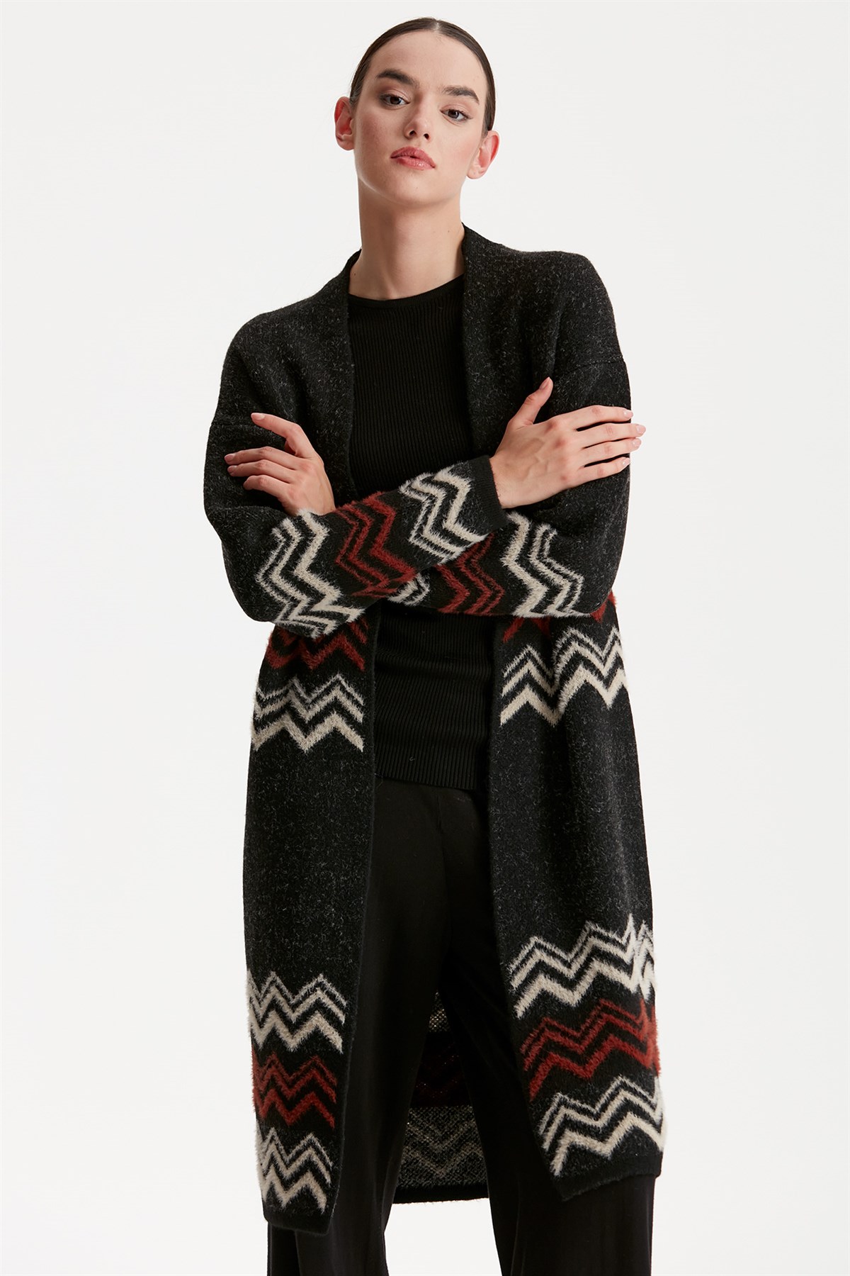 ZİKZAK ÇİZGİ DETAYLI TRİKO HIRKA SİYAH