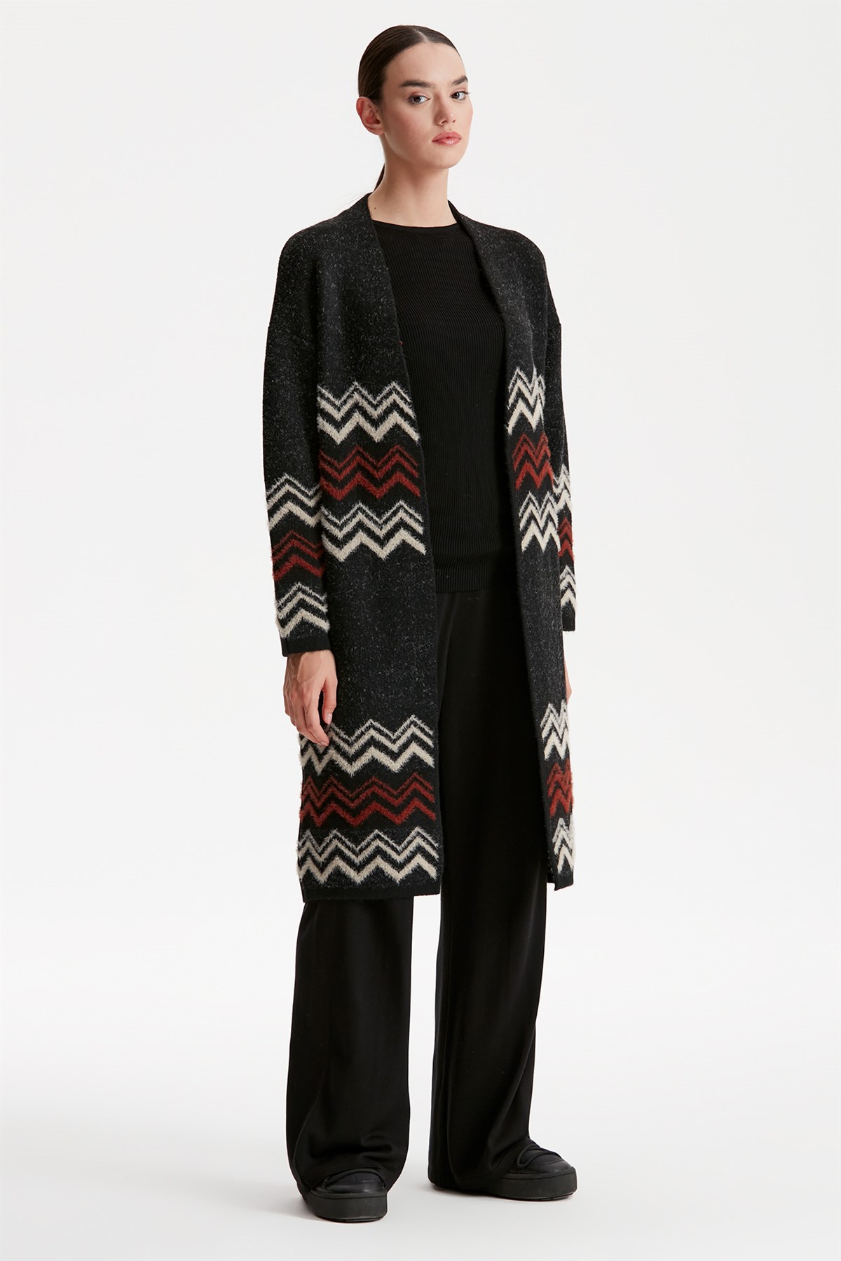 ZİKZAK ÇİZGİ DETAYLI TRİKO HIRKA SİYAH