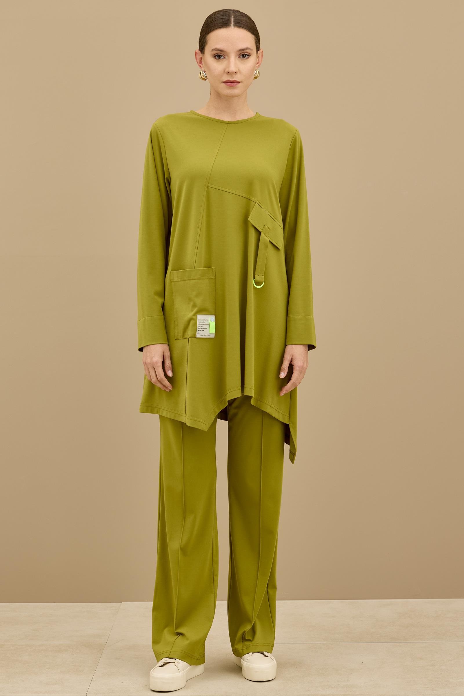 Asimetrik Kesimli Aksesuar Detaylı Takim YEŞİL