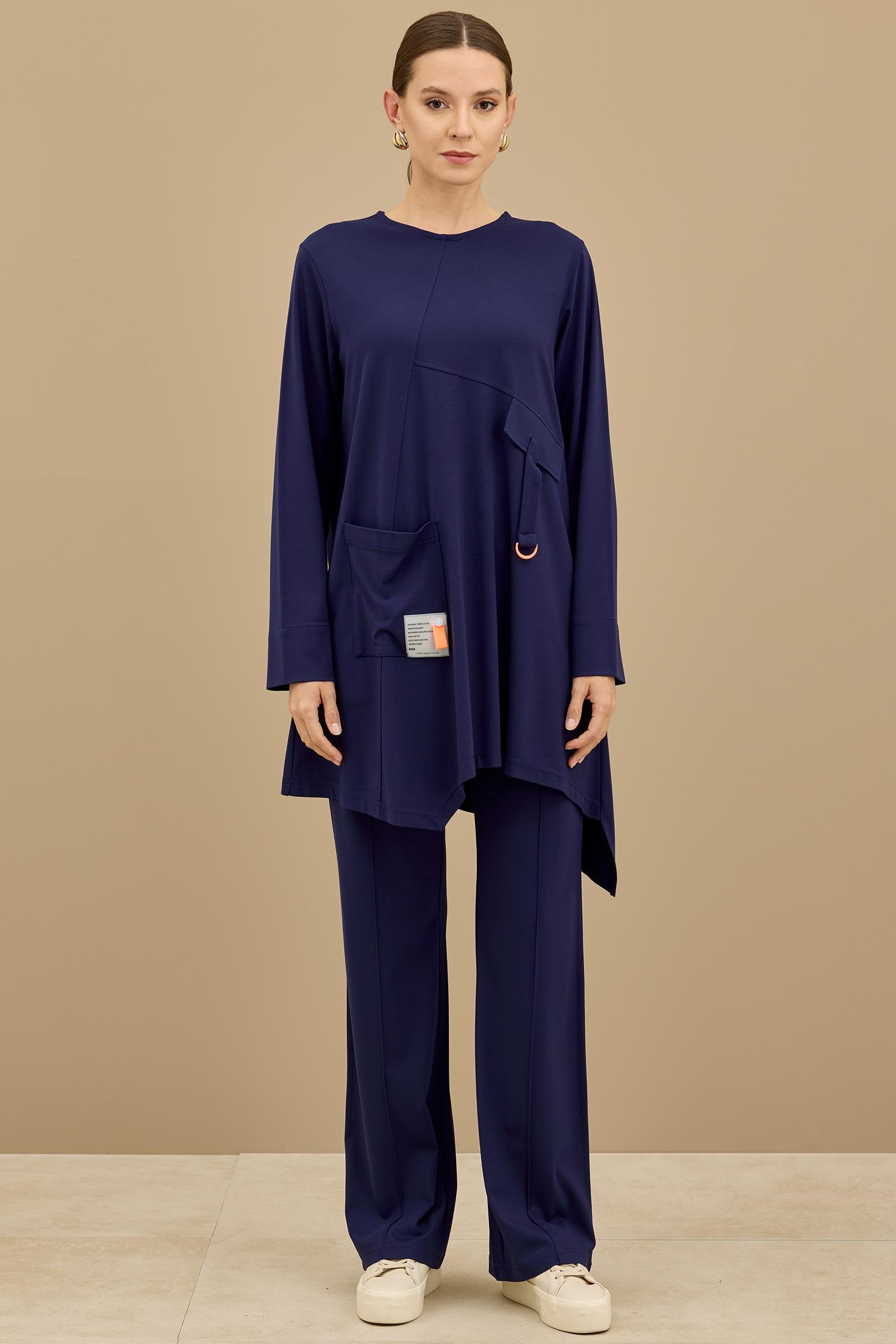 Asimetrik Kesimli Aksesuar Detaylı Takim LACİVERT