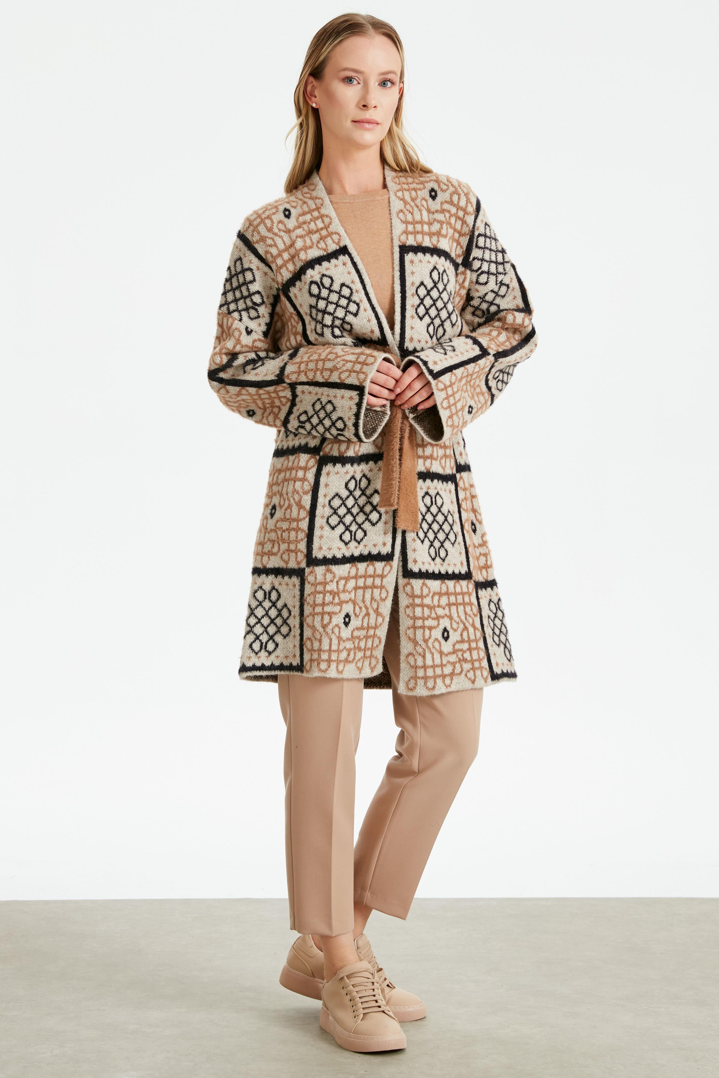 DESENLİ HIRKA BEJ-CAMEL