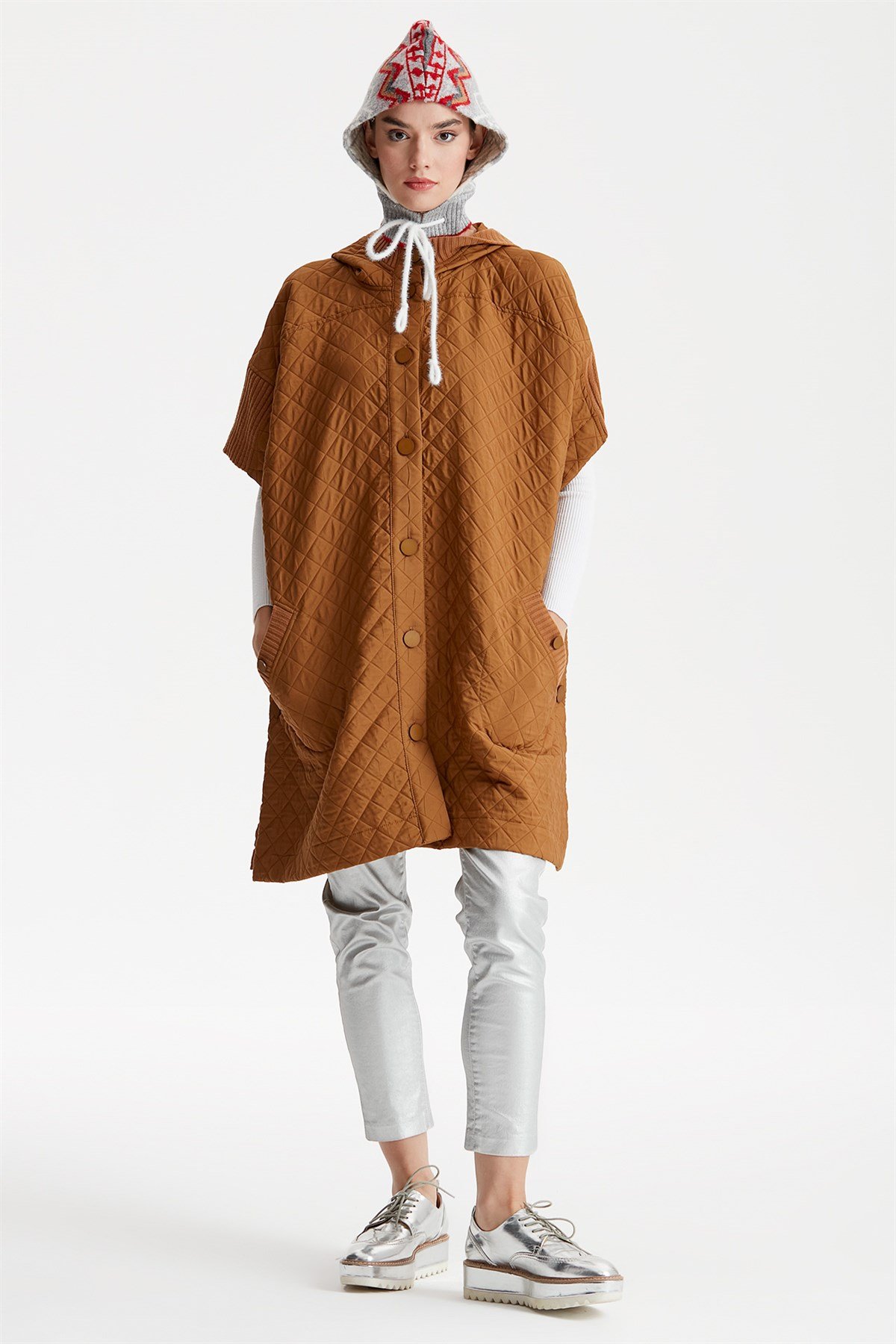 Kapüşonlu Kapitone Triko Desenli Panço TÜTÜN