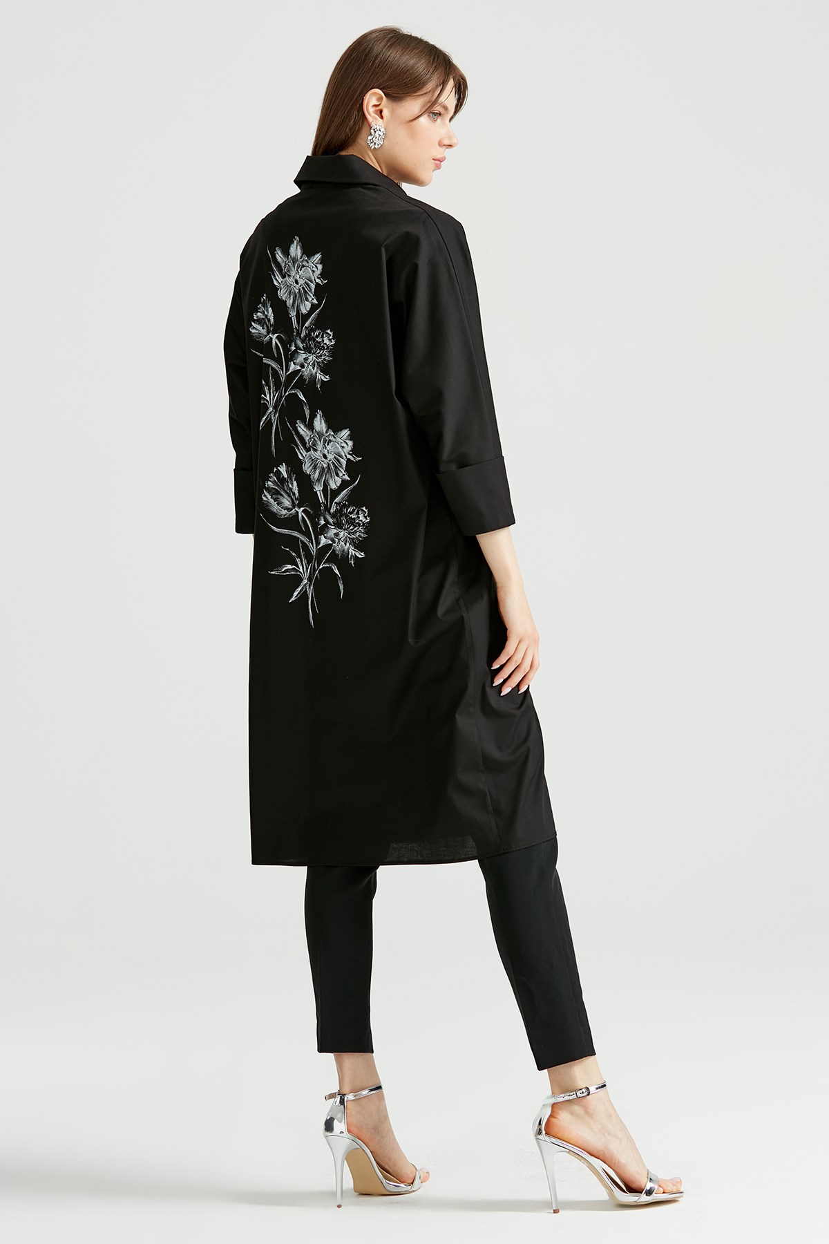 Sırtı Çiçek Baskılı Gömlek SİYAH