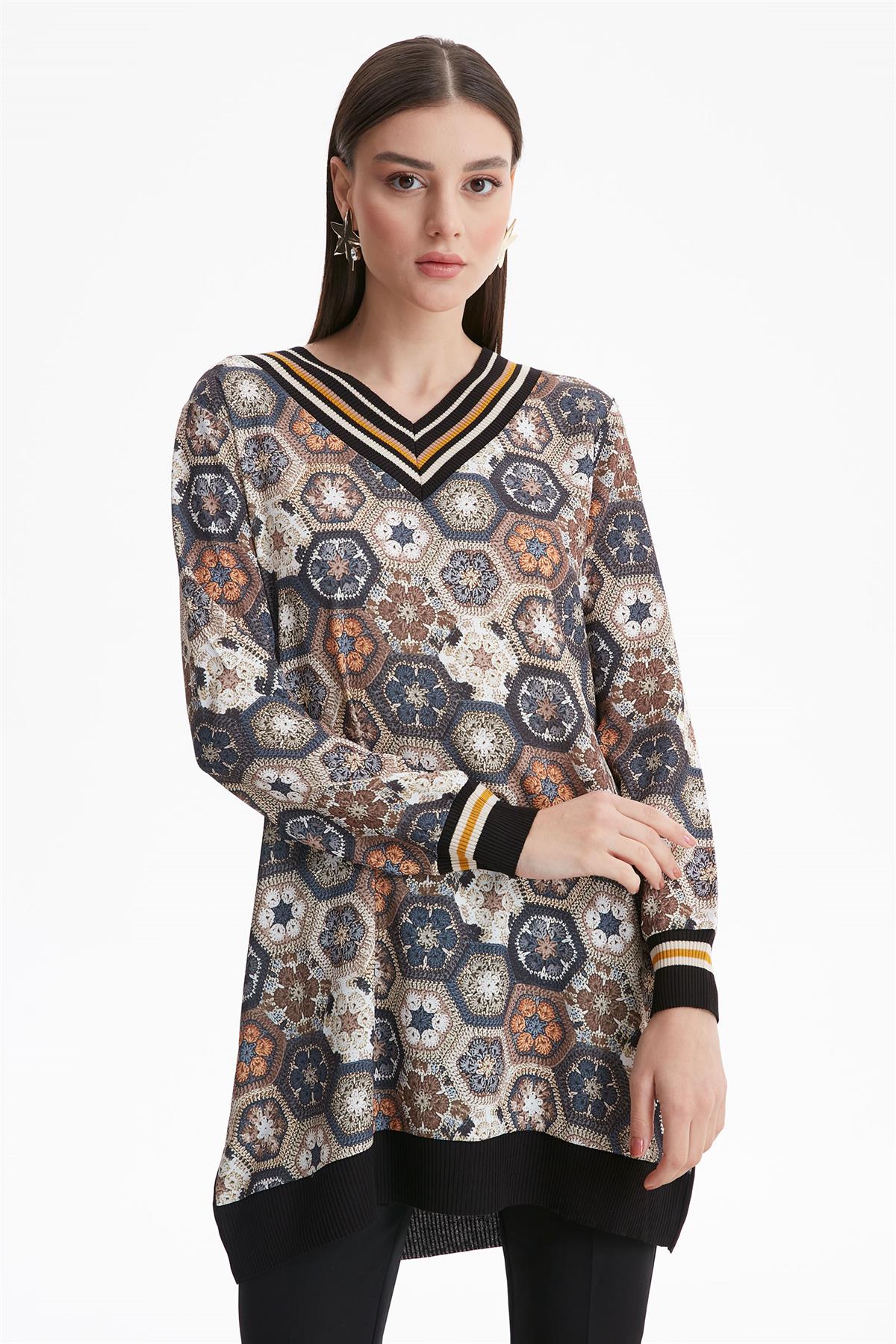 V YAKALI ONU KUMAŞ DETAYLI TUNİK SİYAH