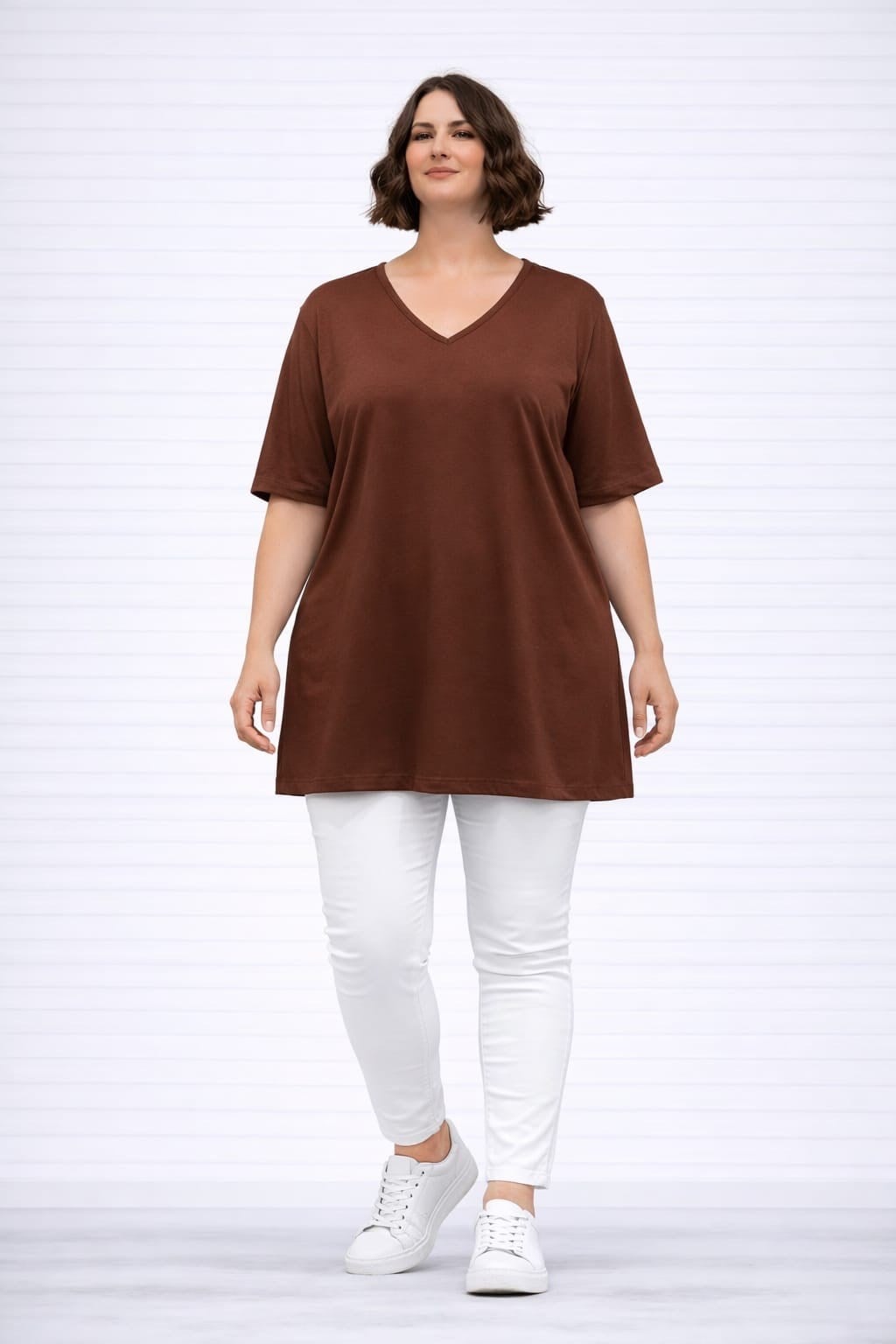 Kahverengi v yaka tişört 