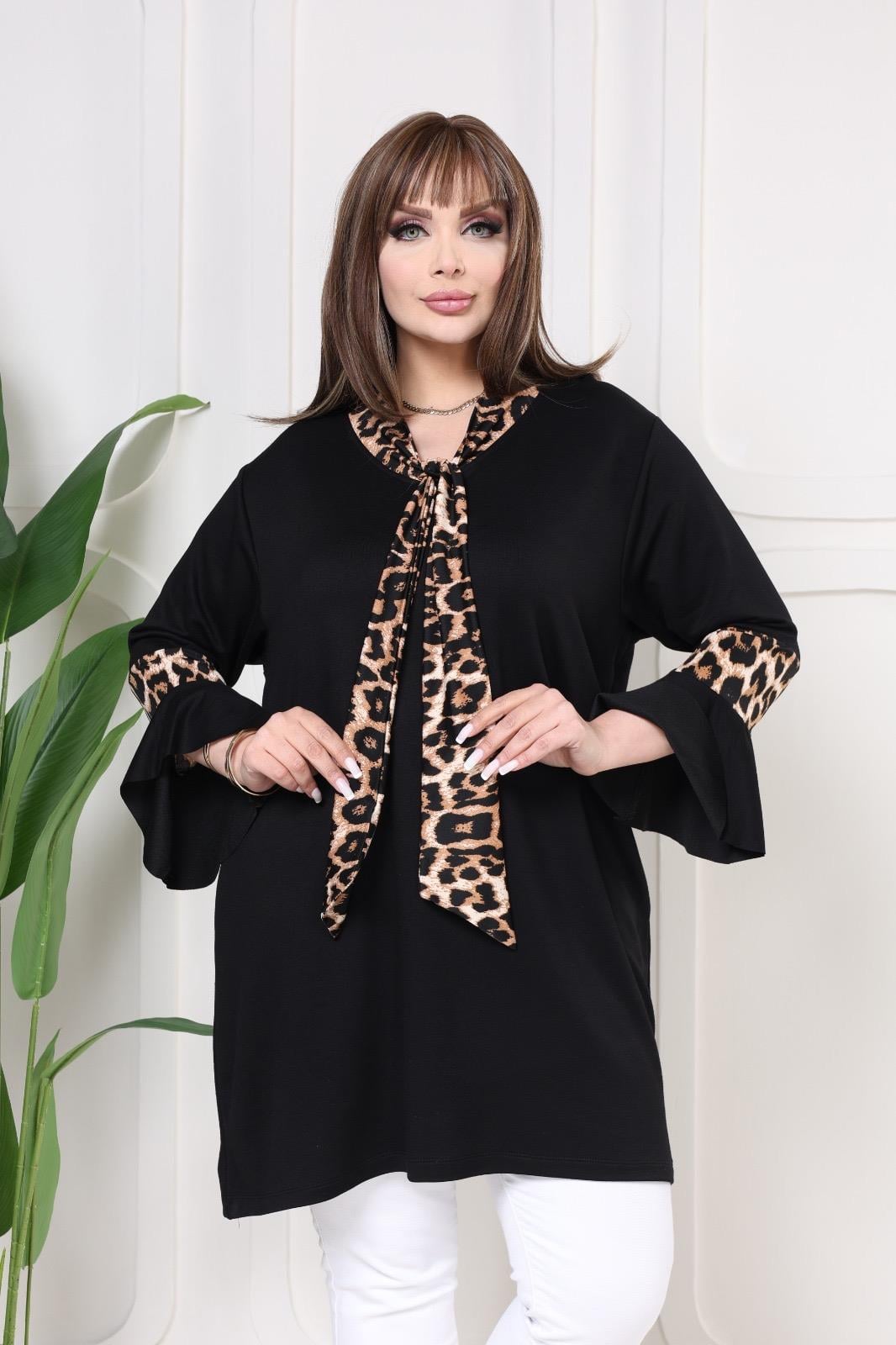 Leopar yaka ve kol detaylı bluz 