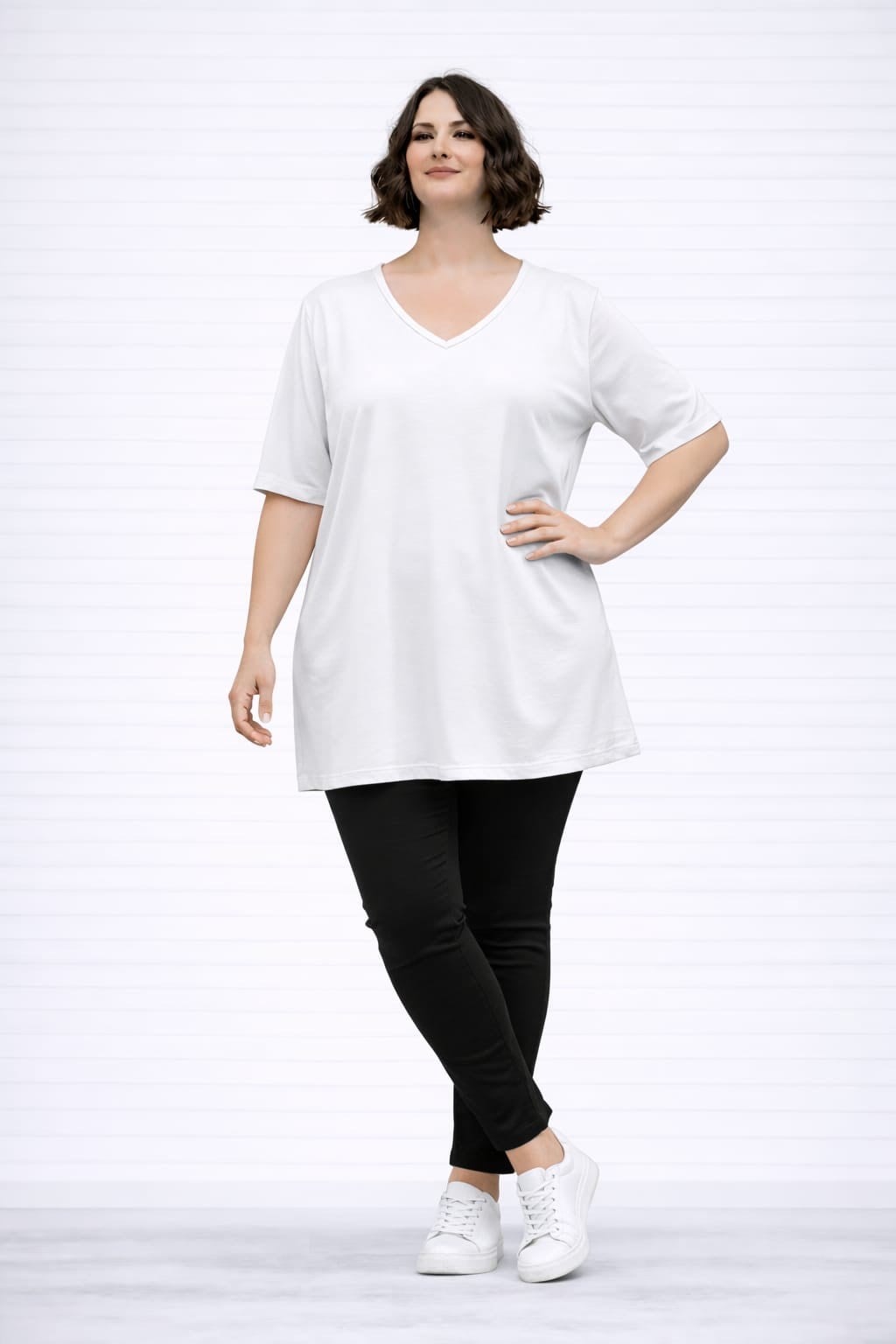 Beyaz v yaka tişört 
