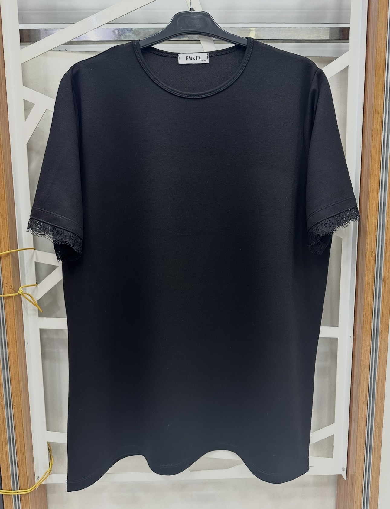 Kolları dantel detaylı bluz 