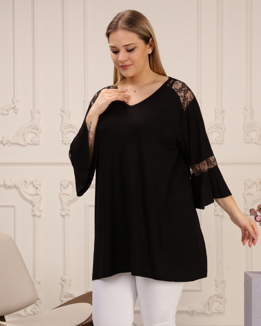 Kolları volanlı dantelli bluz 