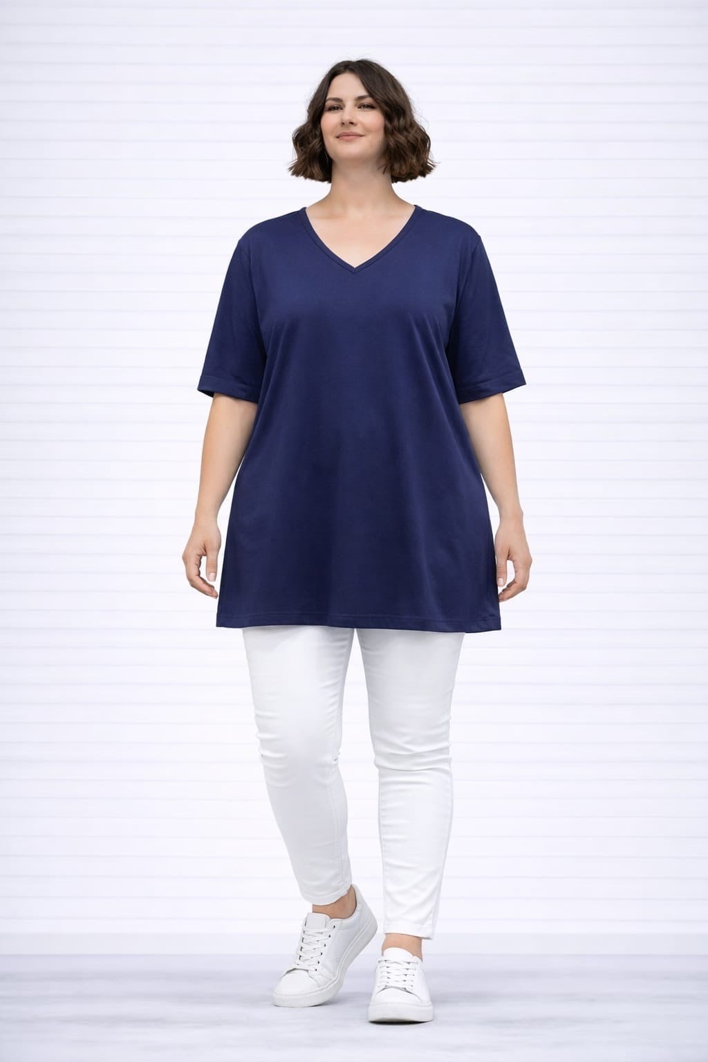 Lacivert v yaka tişört 