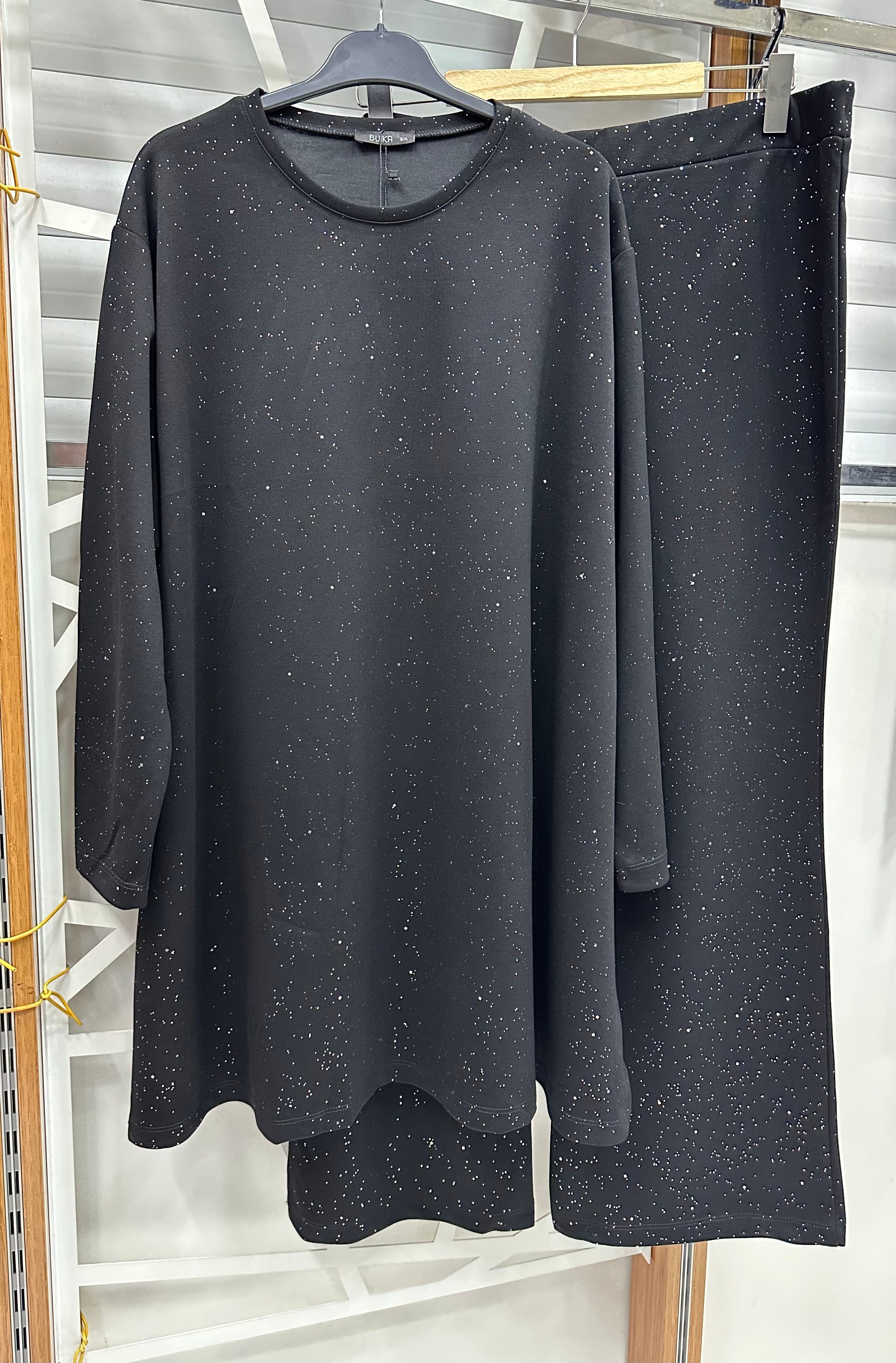 Siyah parlak model takım 